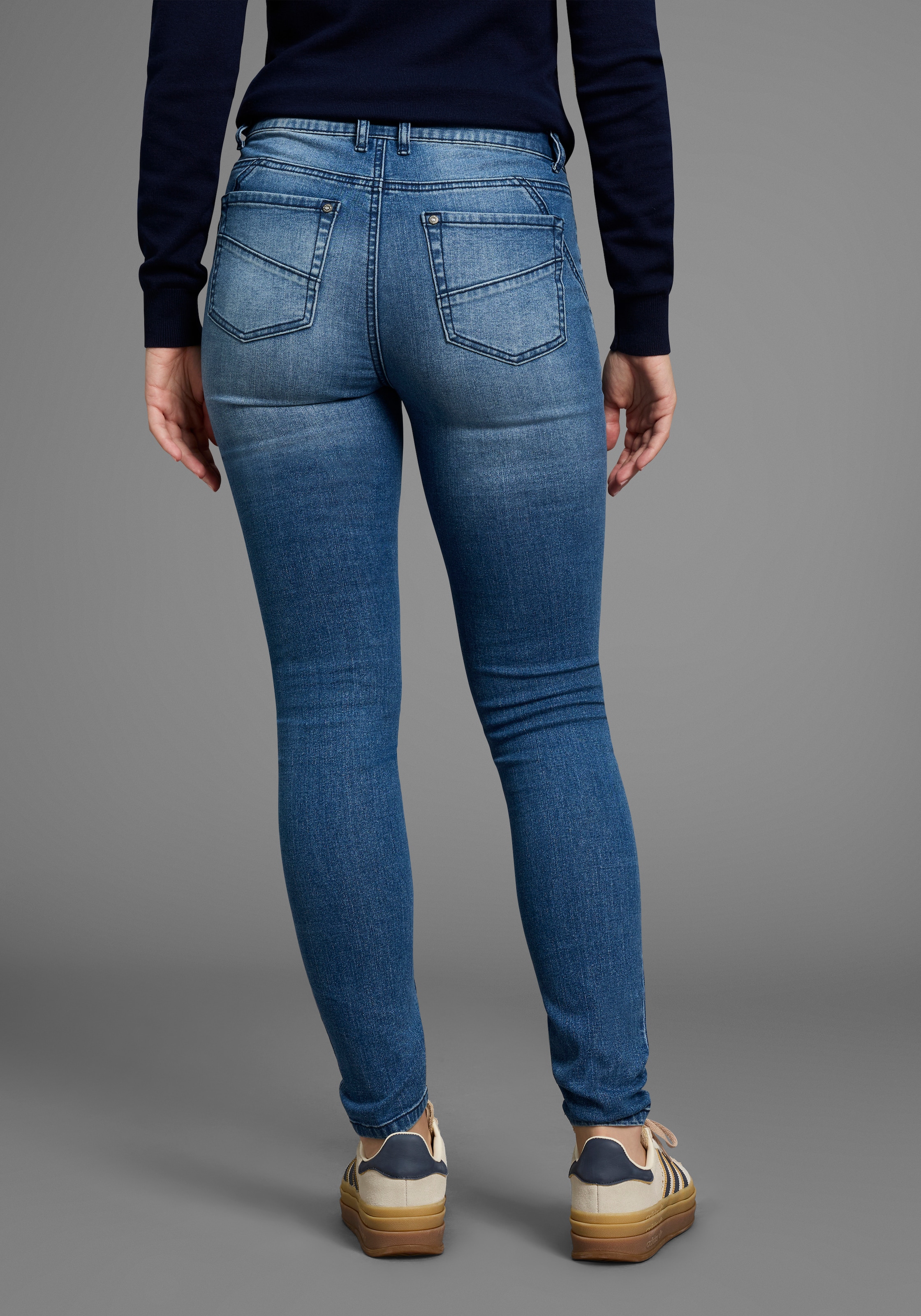 Bruno Banani Skinny-fit-Jeans, mit schrägen Nähten - NEUE KOLLEKTION