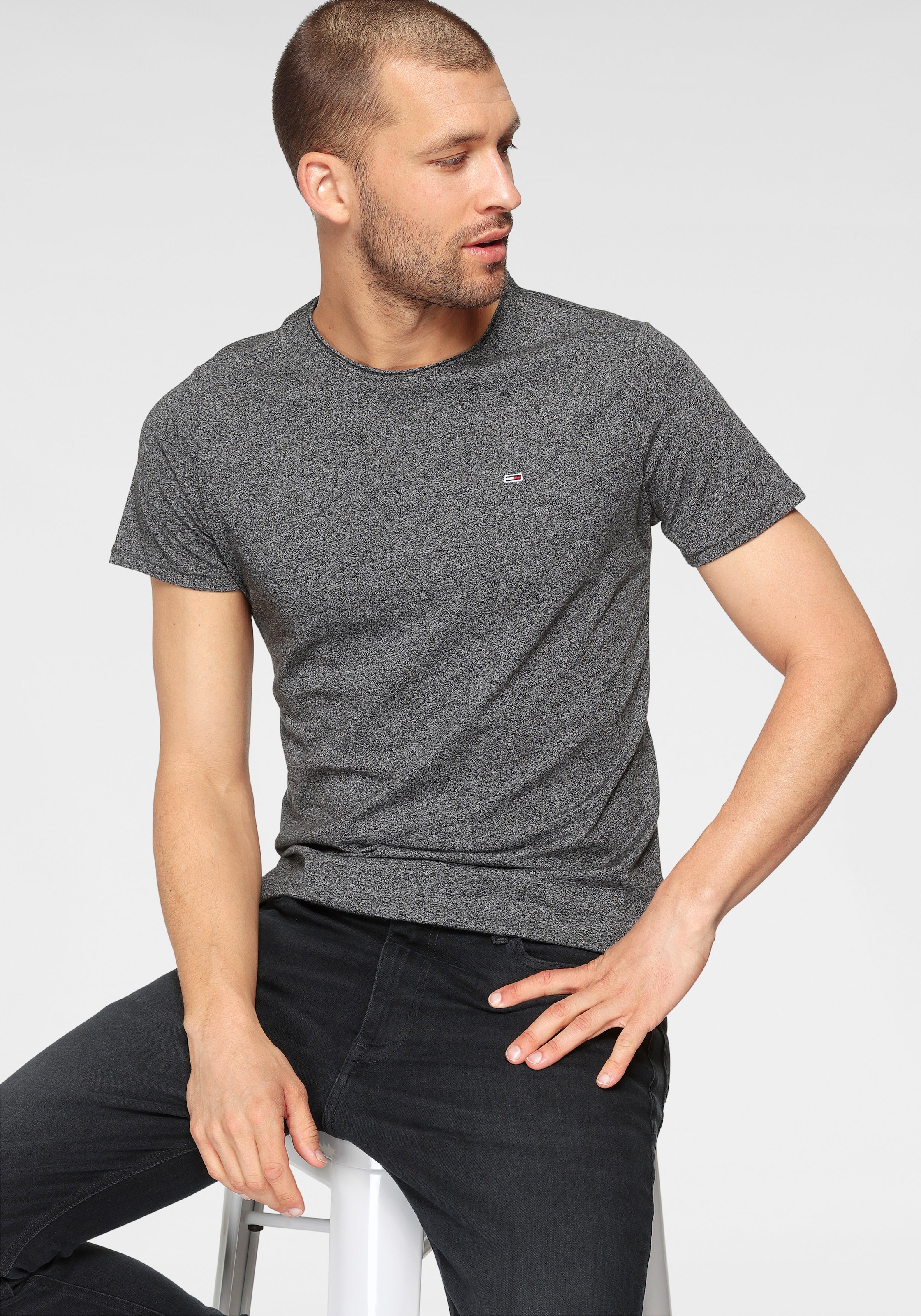 Tommy Jeans T-Shirt »TJM SLIM JASPE C NECK«, Classics Slim Fit mit Markenlabel