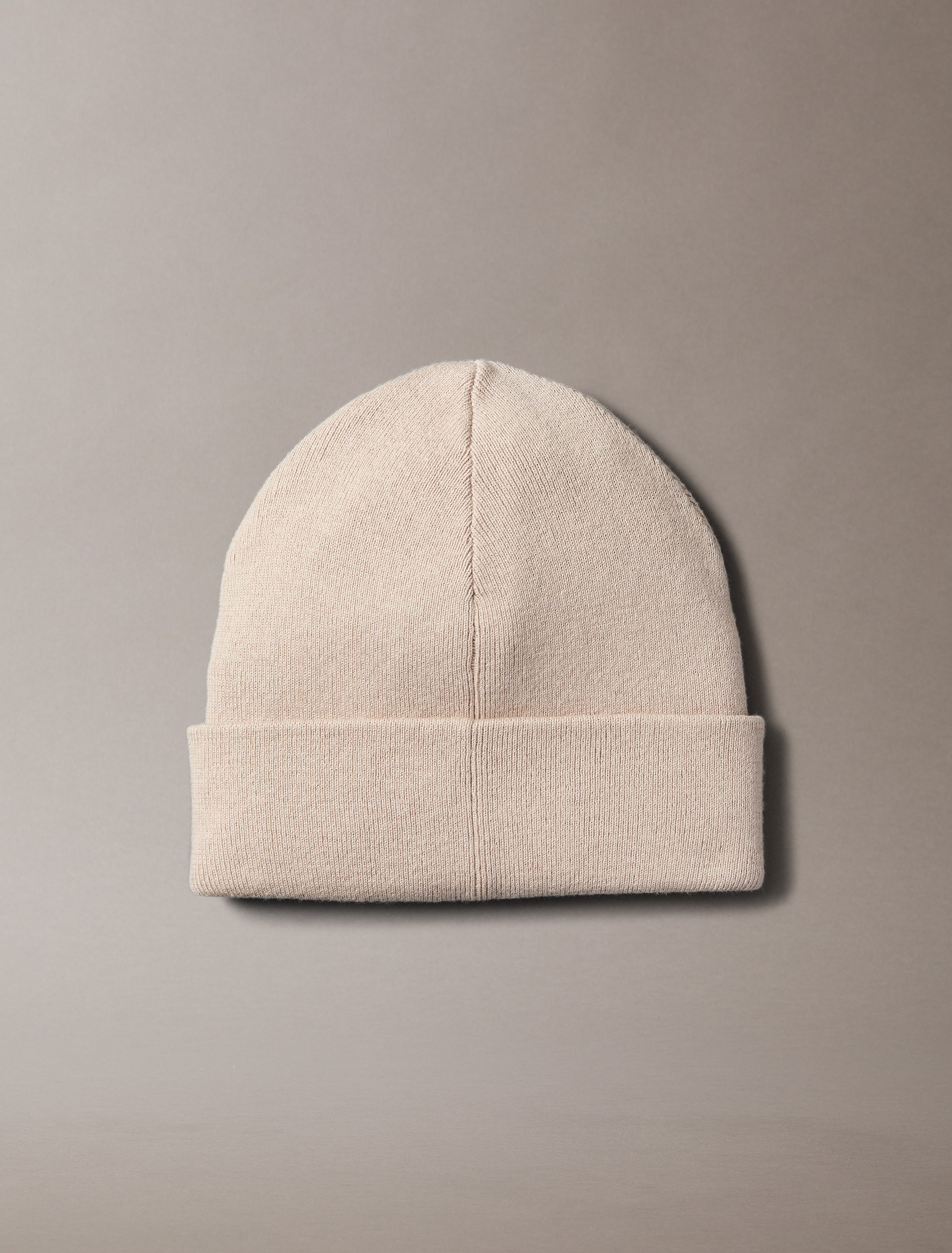 Calvin Klein Strickmütze »CK FINE RIB BEANIE«, Perfekt für den Alltag