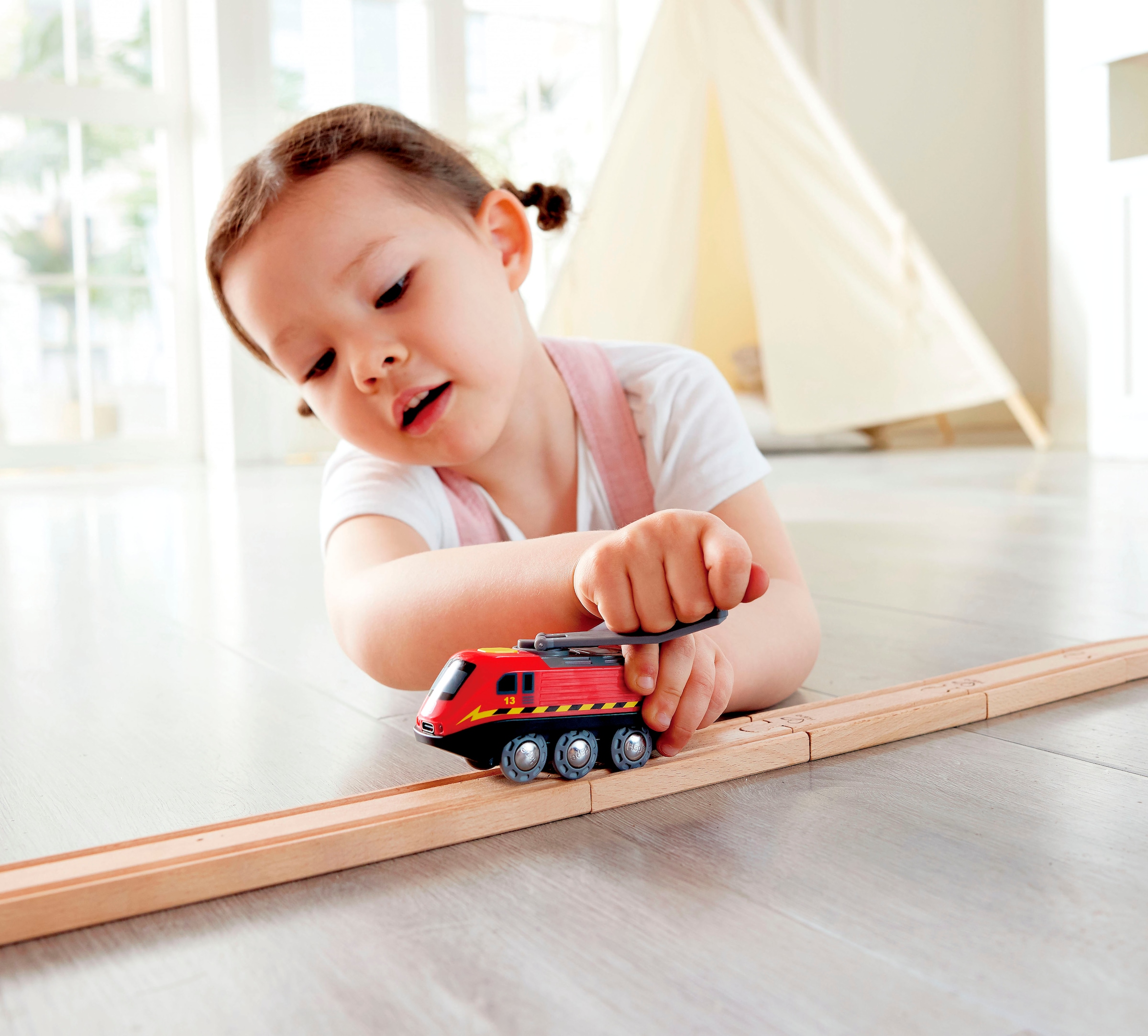 Hape Spielzeug-Eisenbahn »Aufladbare Lok«