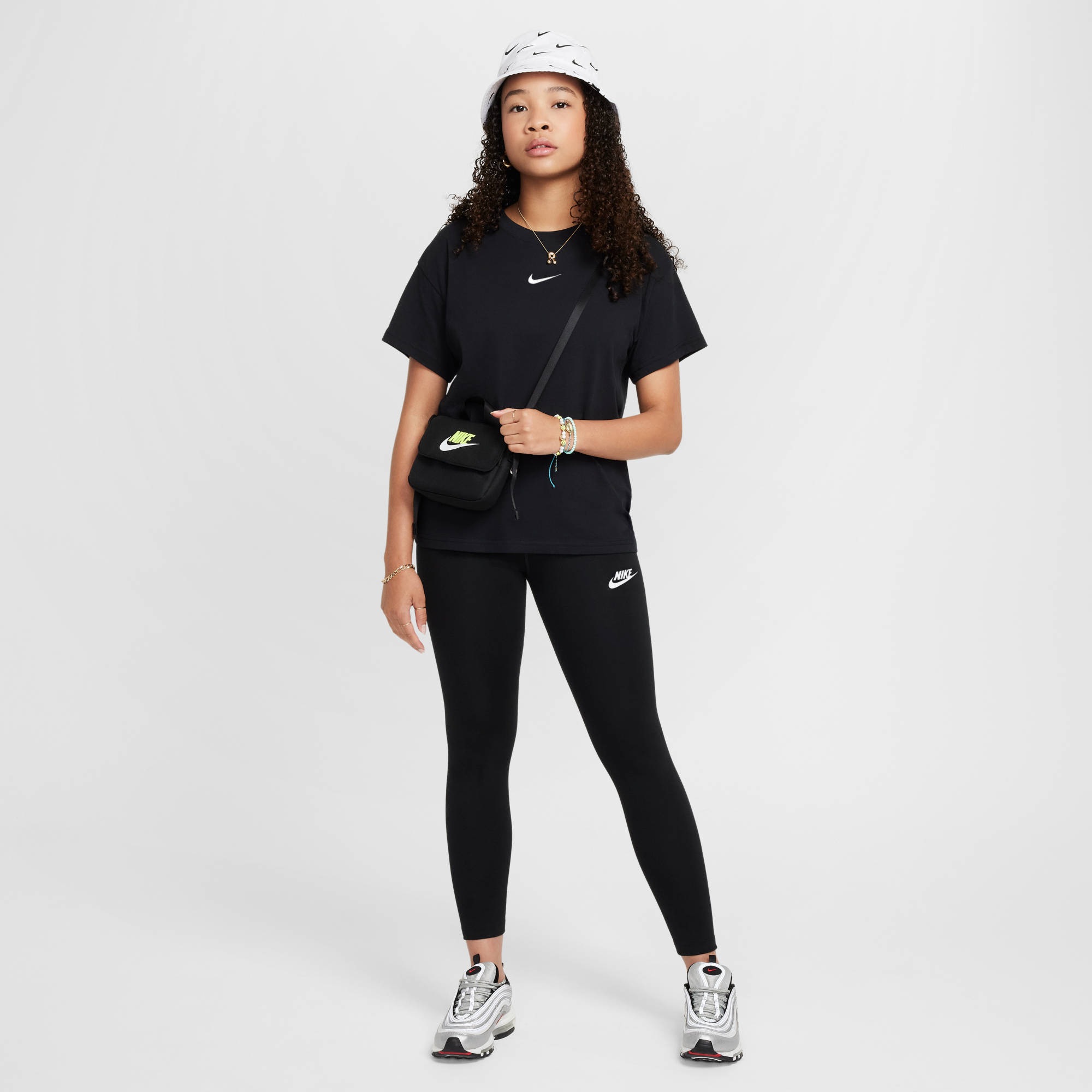 Nike Sportswear Shorts »G NSW CLSSC HR TGHT LBR«, (1 tlg.)