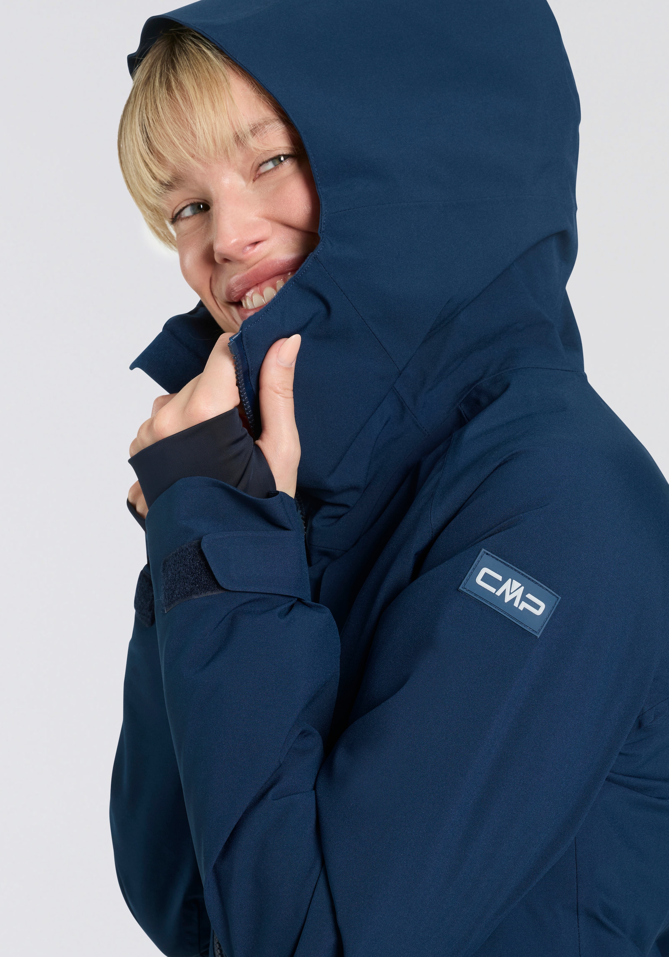 CMP Winterjacke mit Kapuze mit farblich passend gefütterter Kapuze, wärmend, winddicht