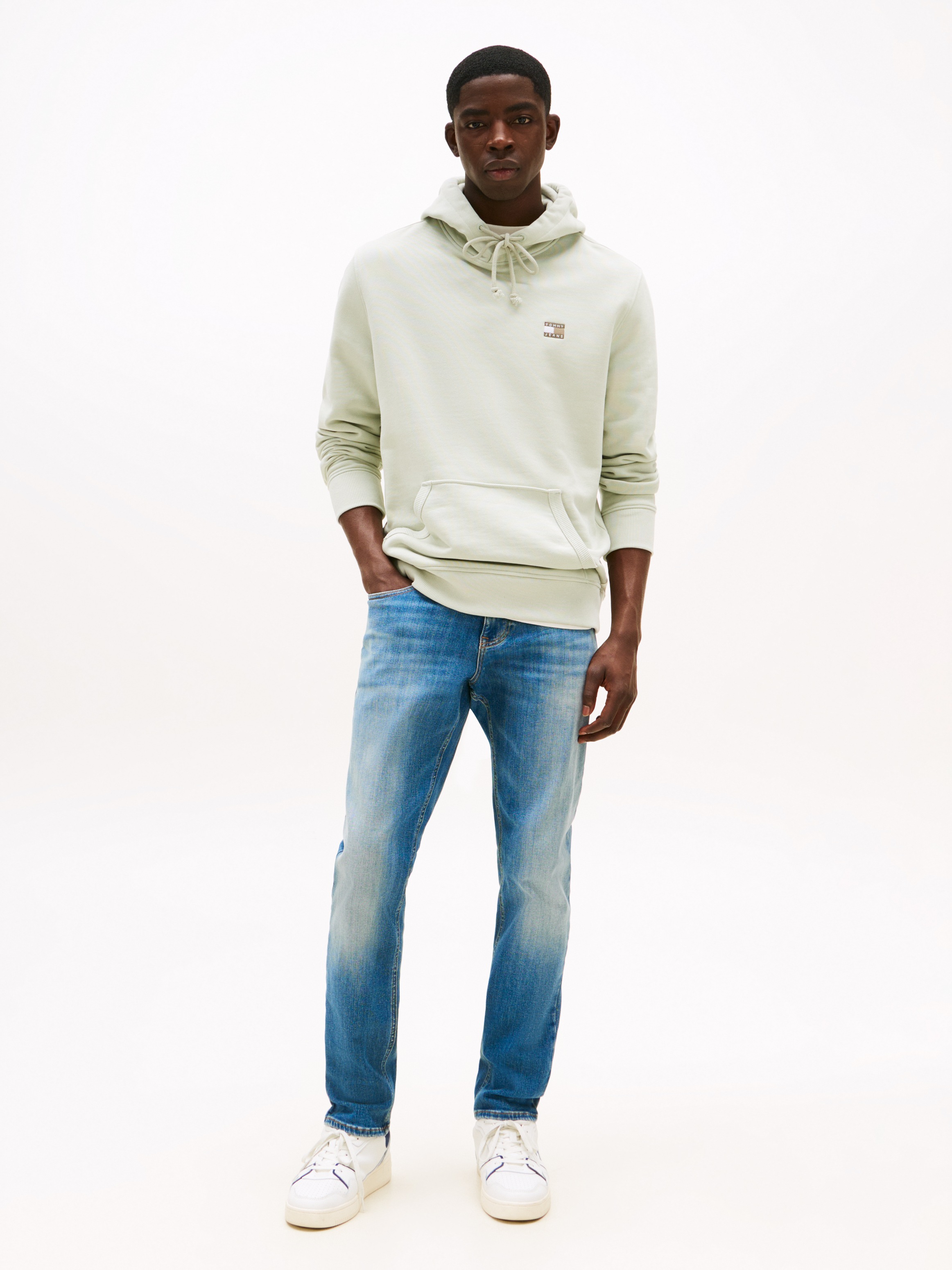 Tommy Jeans Gerade Jeans »Scanton Slim«, Mit Markenlabel aus Leder hinten