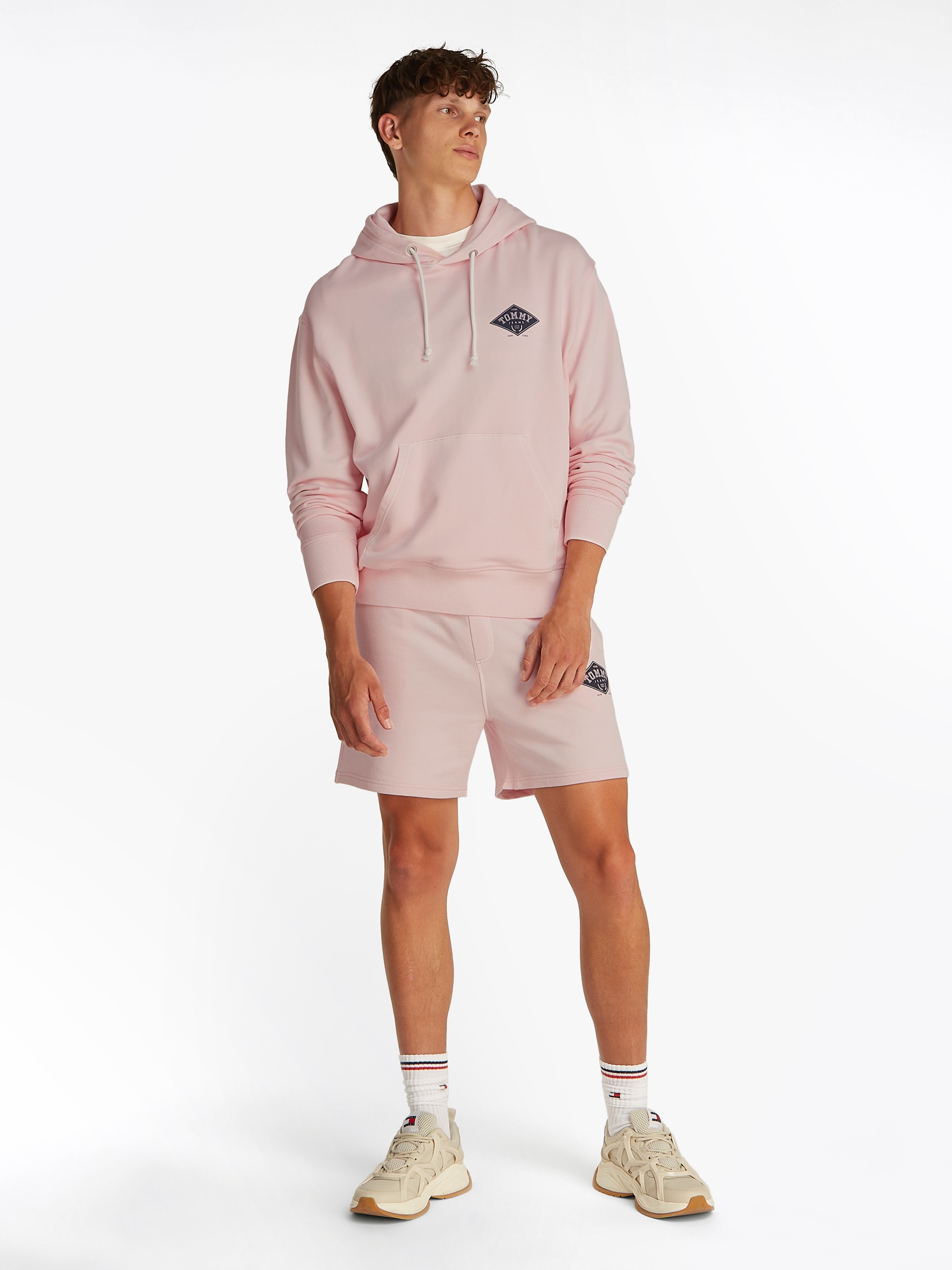 Tommy Jeans Kapuzensweatshirt »TJM RLX VARSITY GRAPHICS HOODIE«, mit großem Rückenprint