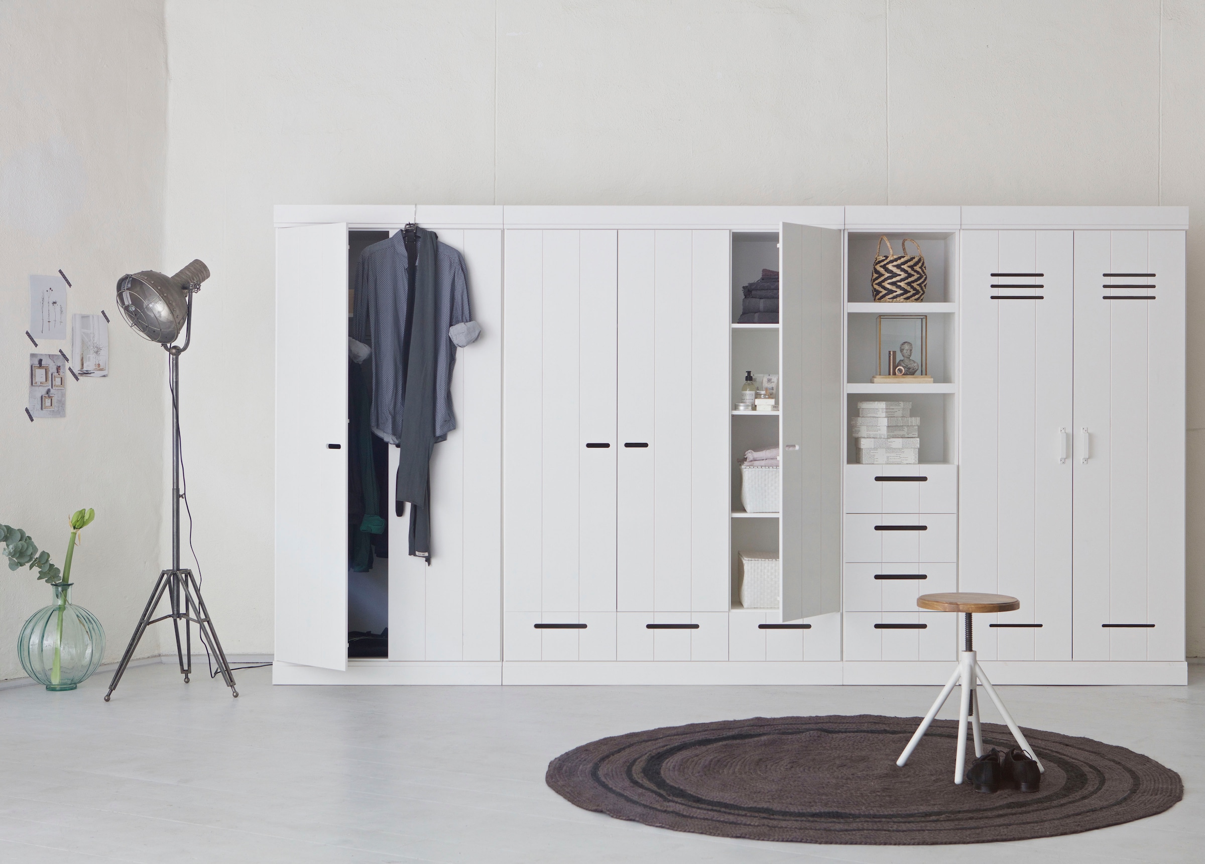 WOOOD Kleiderschrank »Connect mit Streifen-Türen mit Schlitzen (3-türig)« FSC® Massivkiefer, Melamin-Innenraum