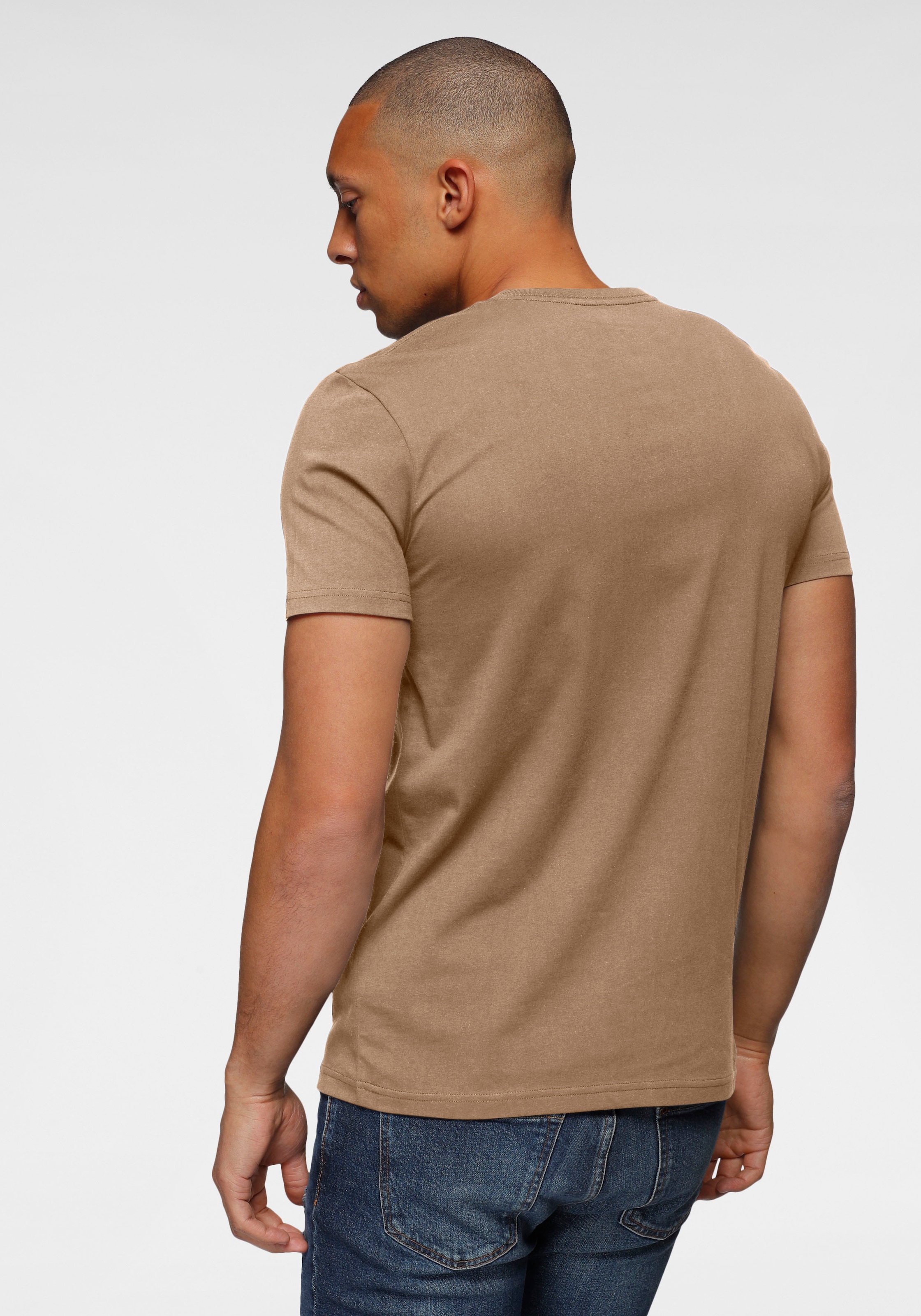 Converse T-Shirt »UNISEX CONVERSE GO-TO STAR CHEVRON LOGO STANDARD FIT T-SHIRT« 1 Stk. tlg.