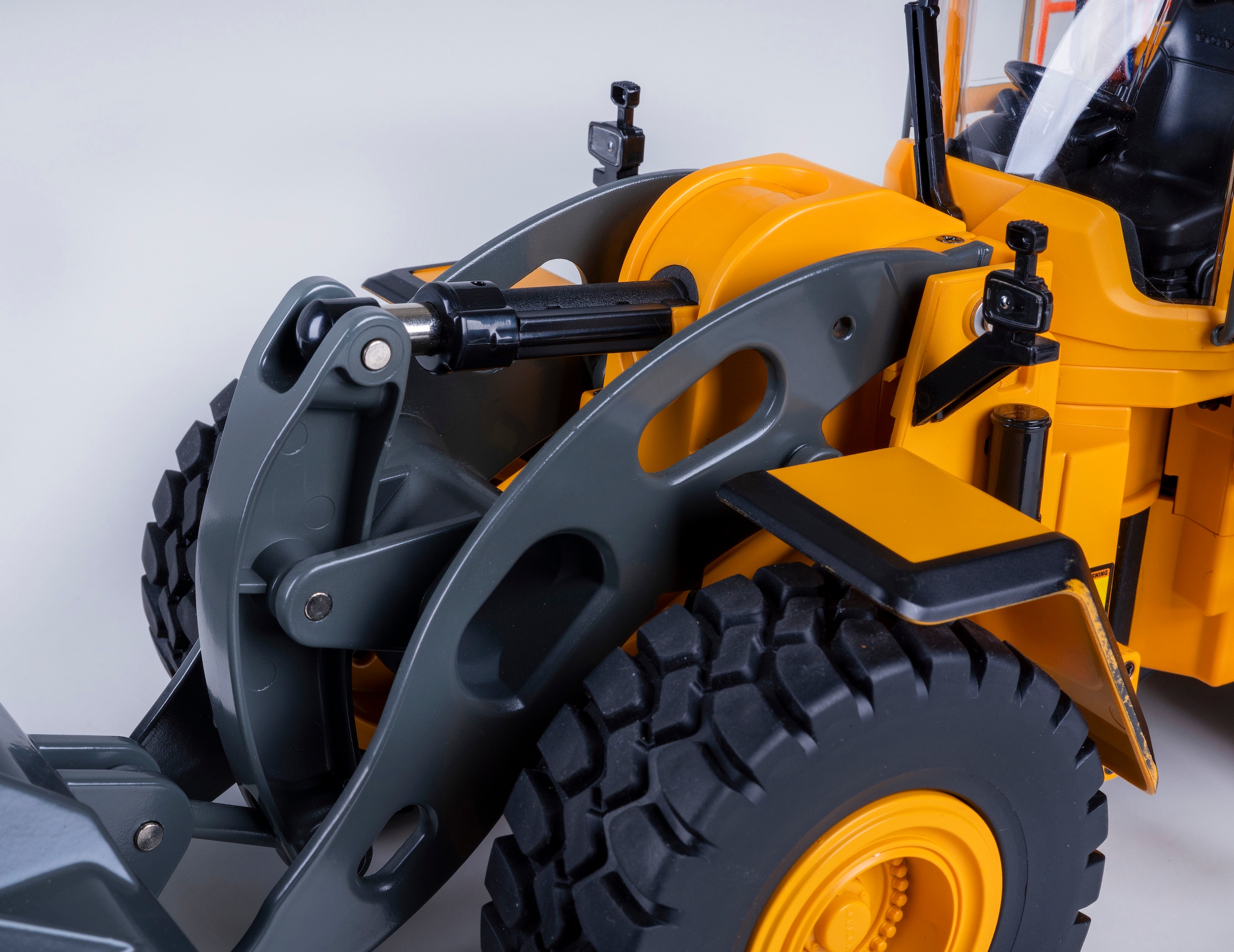 Jamara RC-Bagger »Radlader Volvo L260H Metal  2,4GHz« LED-Licht; Maßstab 1:14