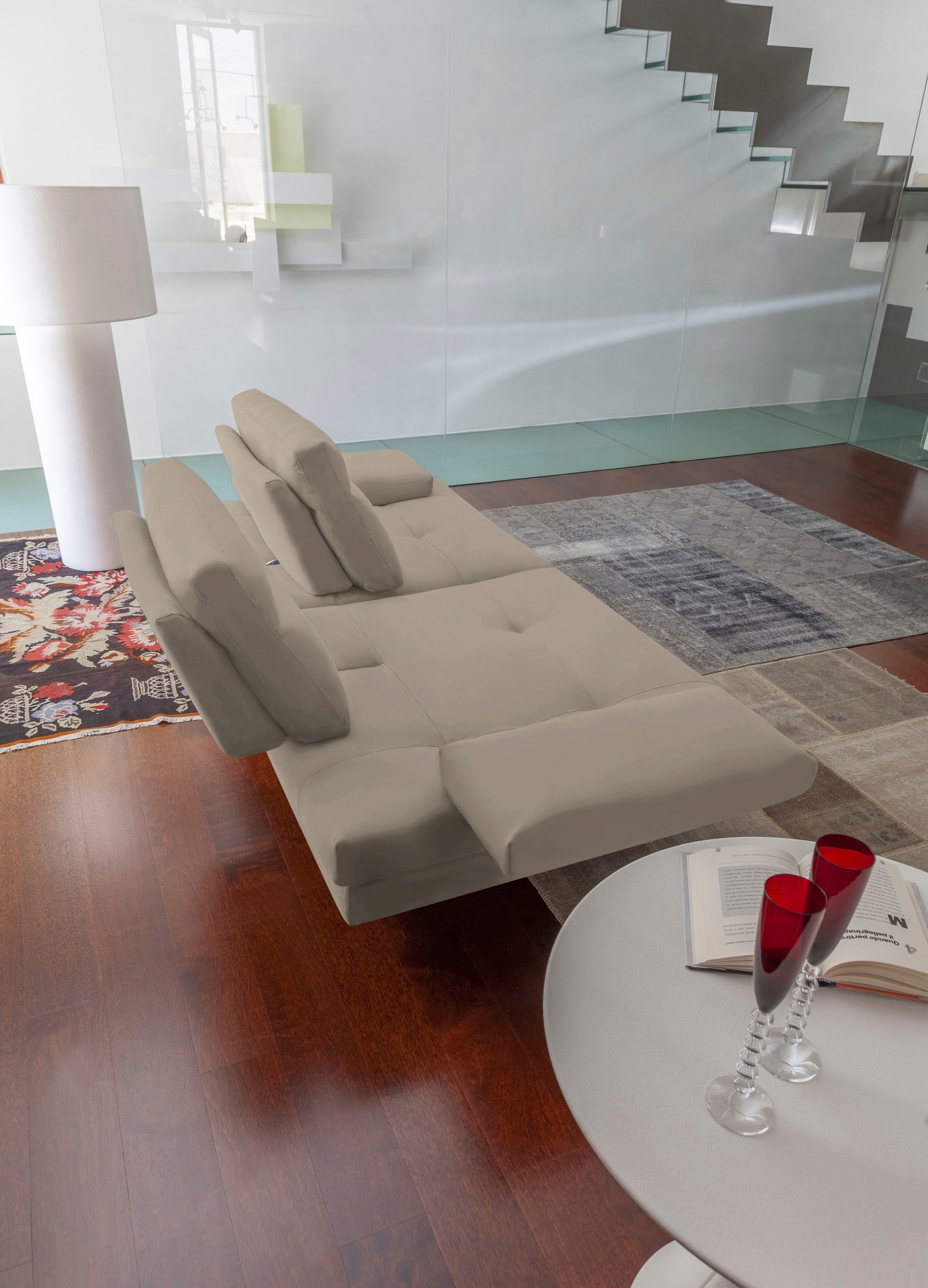 CALIA ITALIA 3-Sitzer »Toby Wing, Designsofa, hochwertige Verarbeitungsdetails, bequem«, inkl. Sitztiefenverstellung und Armteilfunktion, Füße in Schwarz matt