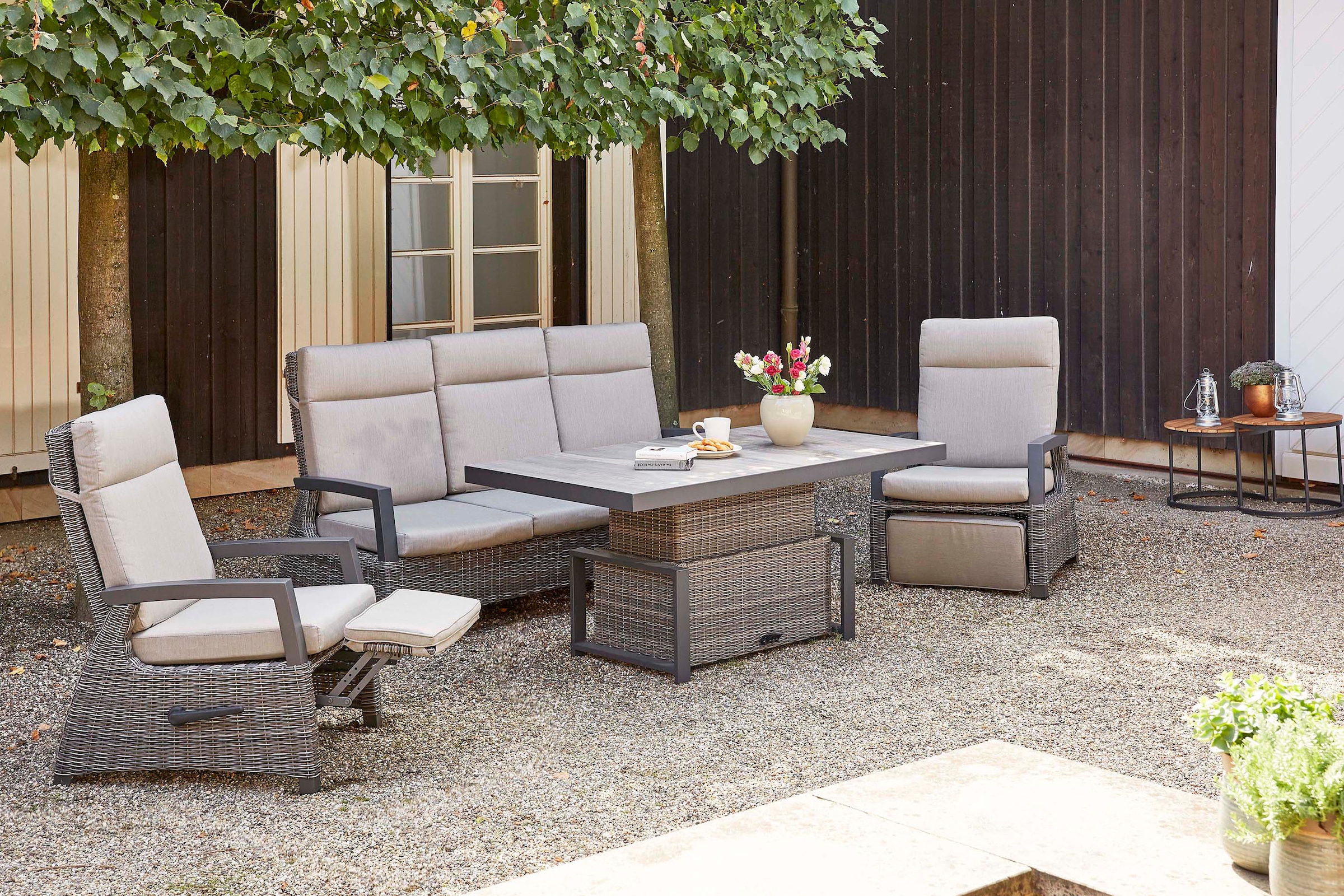 Gartenlounge-Set »Corido«, (Set, 9 tlg.), bestehend aus 2 Sesseln, 1 Sofa, 1 Tisch und...