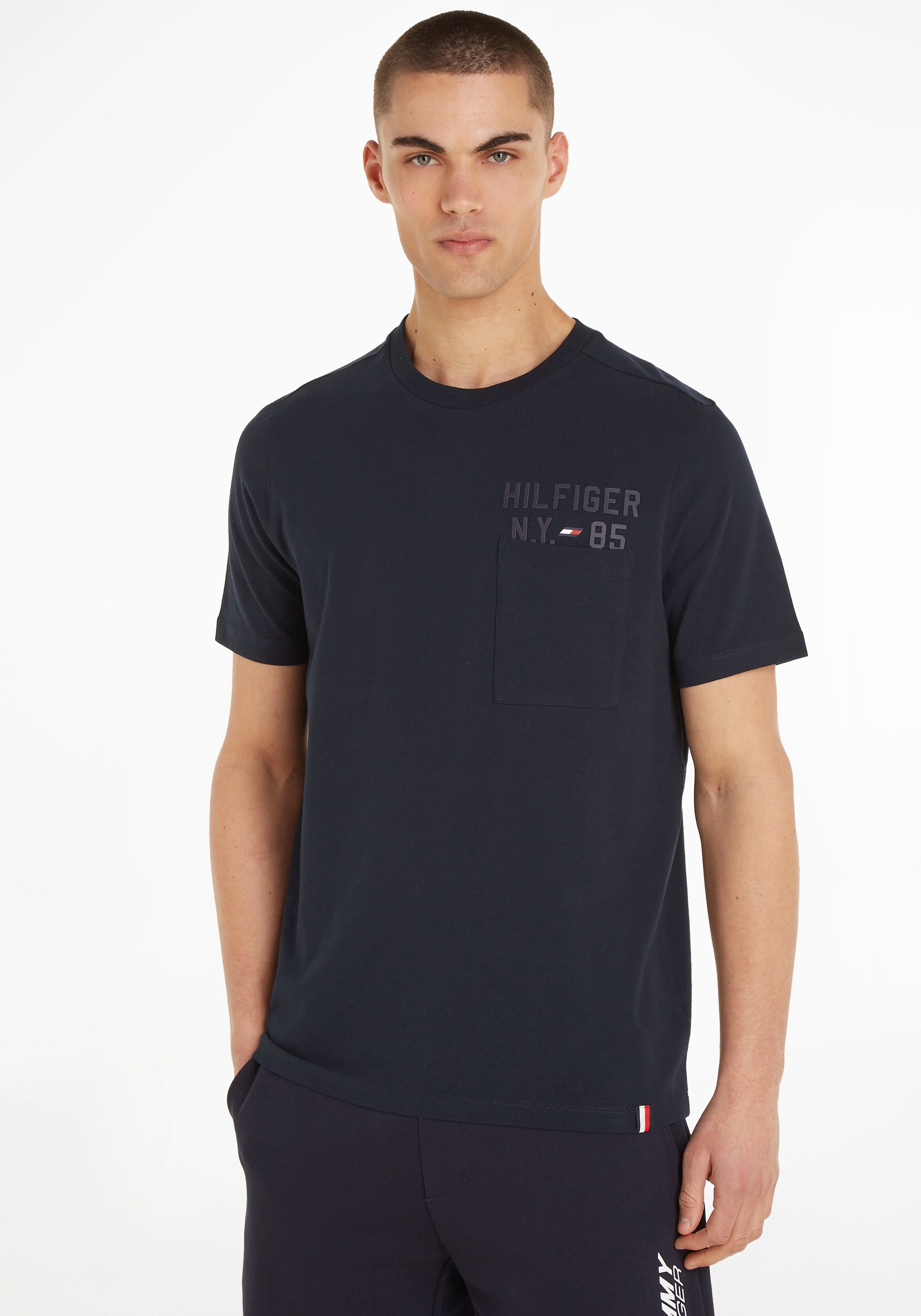 Tommy Hilfiger Sport T-Shirt Brusttasche »GRAPHIC mit TEE«, S/S Hilfiger Logoschriftzug Tommy über der bei