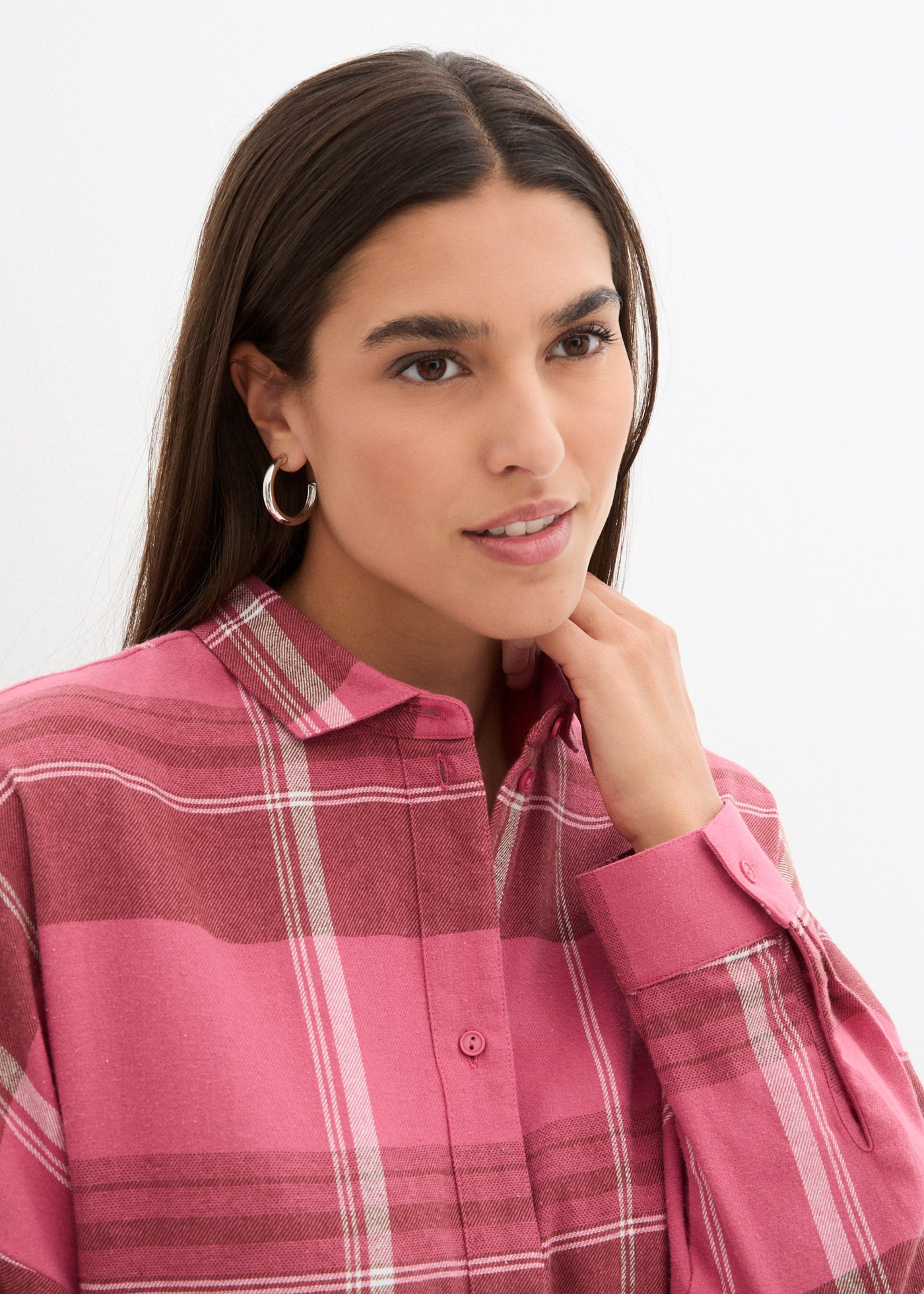 bonprix Flanellhemd Oversize-Passform, aus Baumwolle, kariertes Design, Haifischkragen