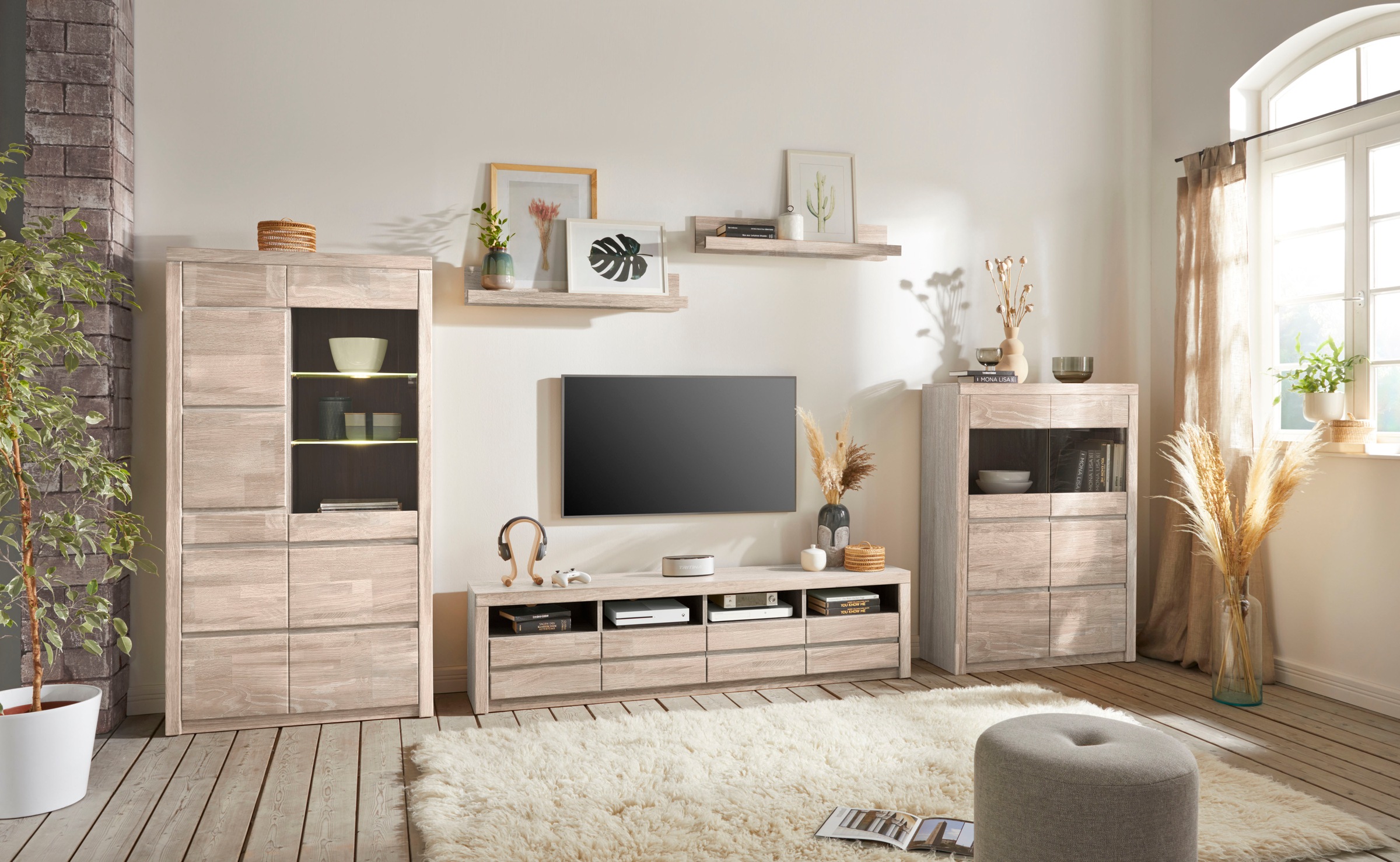 Home affaire Vitrine »Silkeborg«, teilmassiv, schöne grifflose Optik