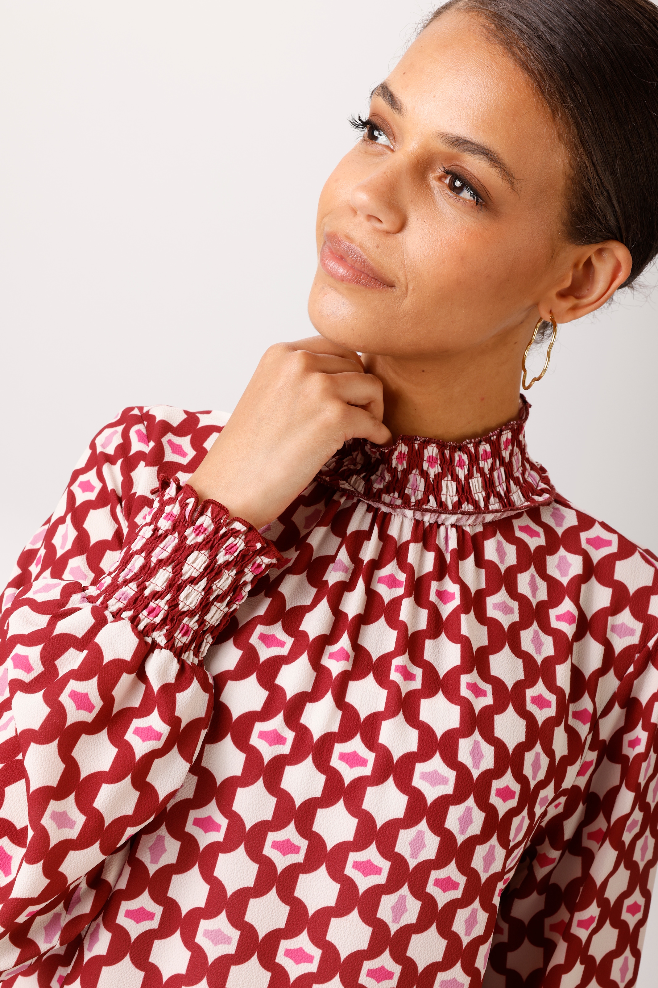 Aniston CASUAL Schlupfbluse mit trendfarbenem Retro-Druck - NEUE KOLLEKTION