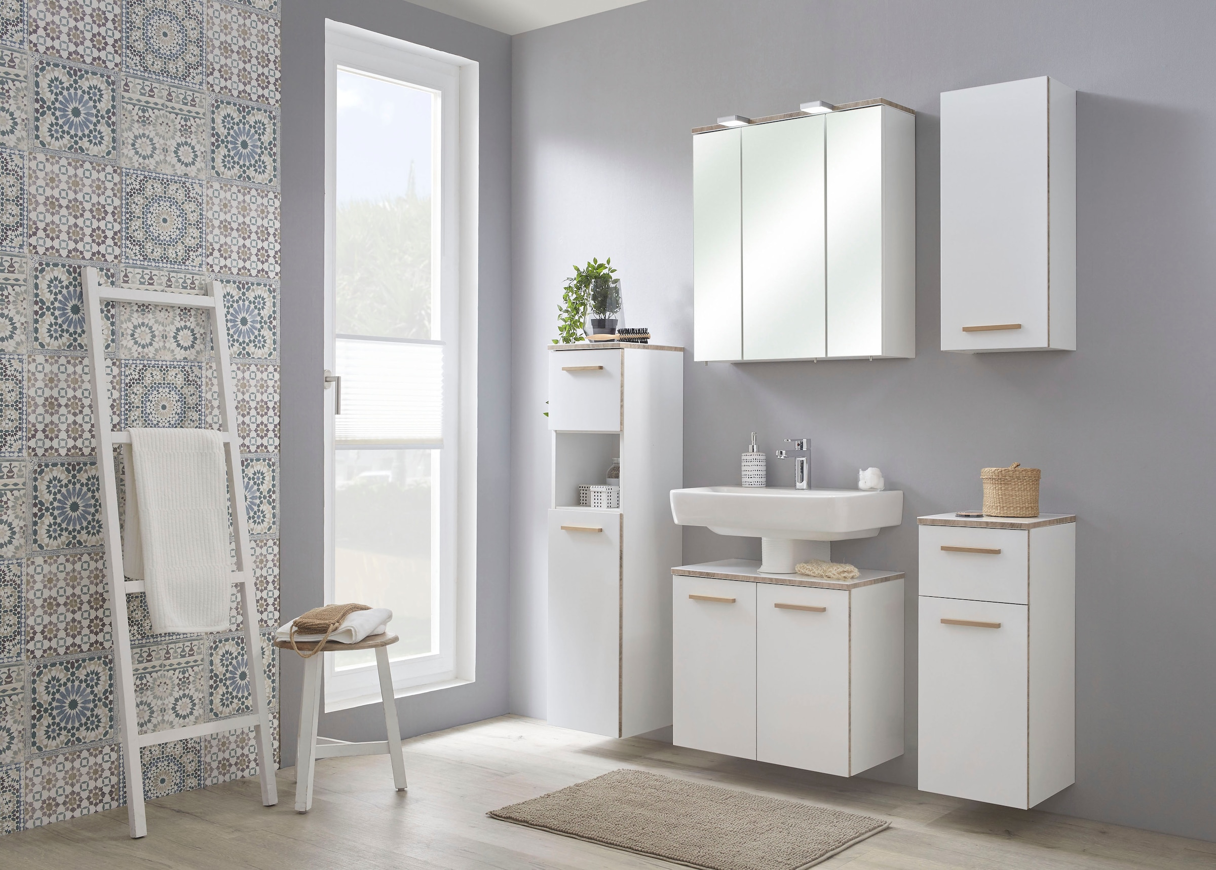 Saphir Spiegelschrank »Quickset 931 Badschrank, 3 Spiegeltüren, 6 Einlegeböden, 65 cm breit«, inkl. LED-Beleuchtung, Türdämpfer, Schalter-/Steckdosenkombination
