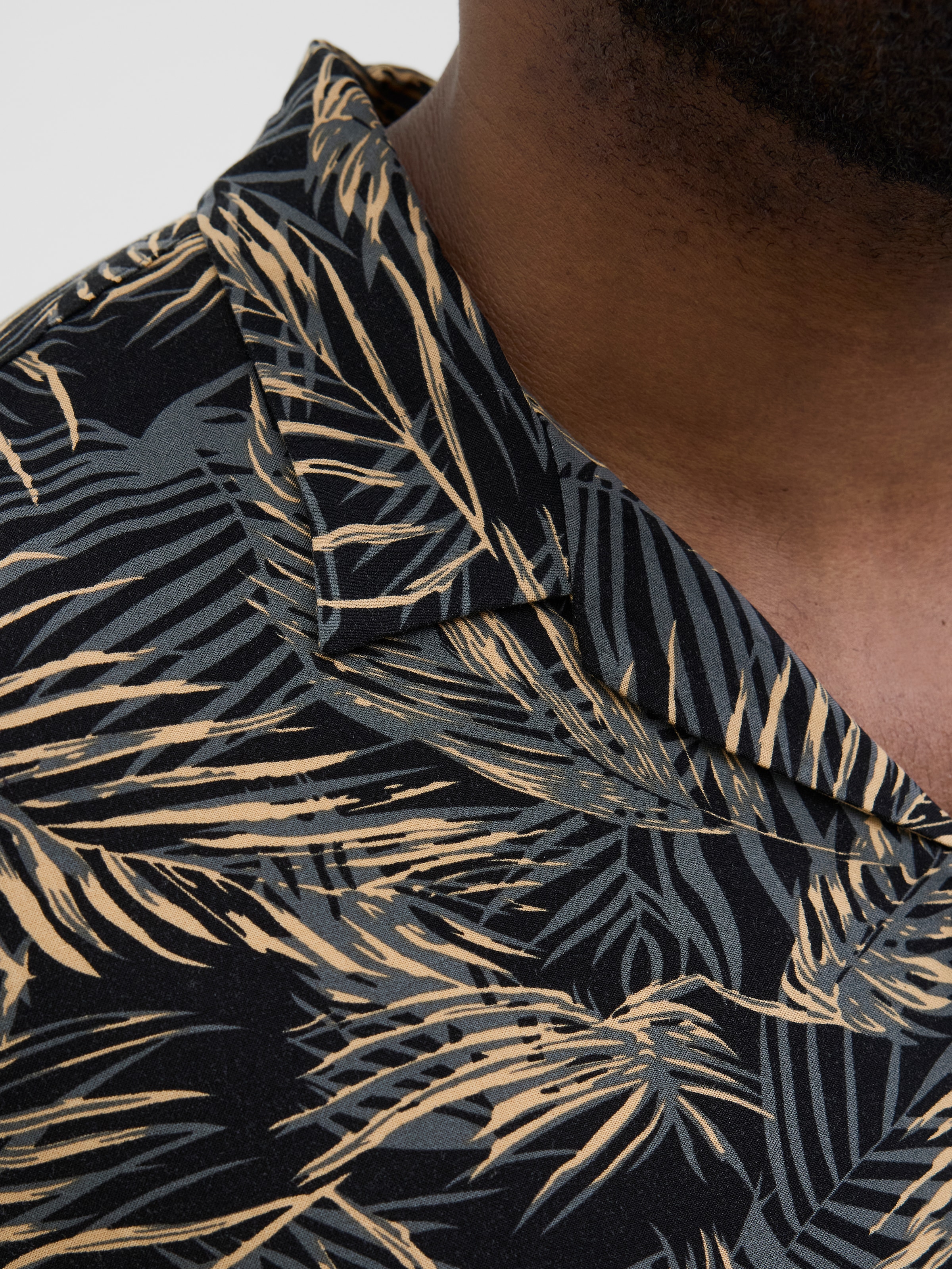 Jack & Jones PlusSize Kurzarmhemd »JJEJEFF TROPICAL AOP RESORT SHIRT SN PLS«