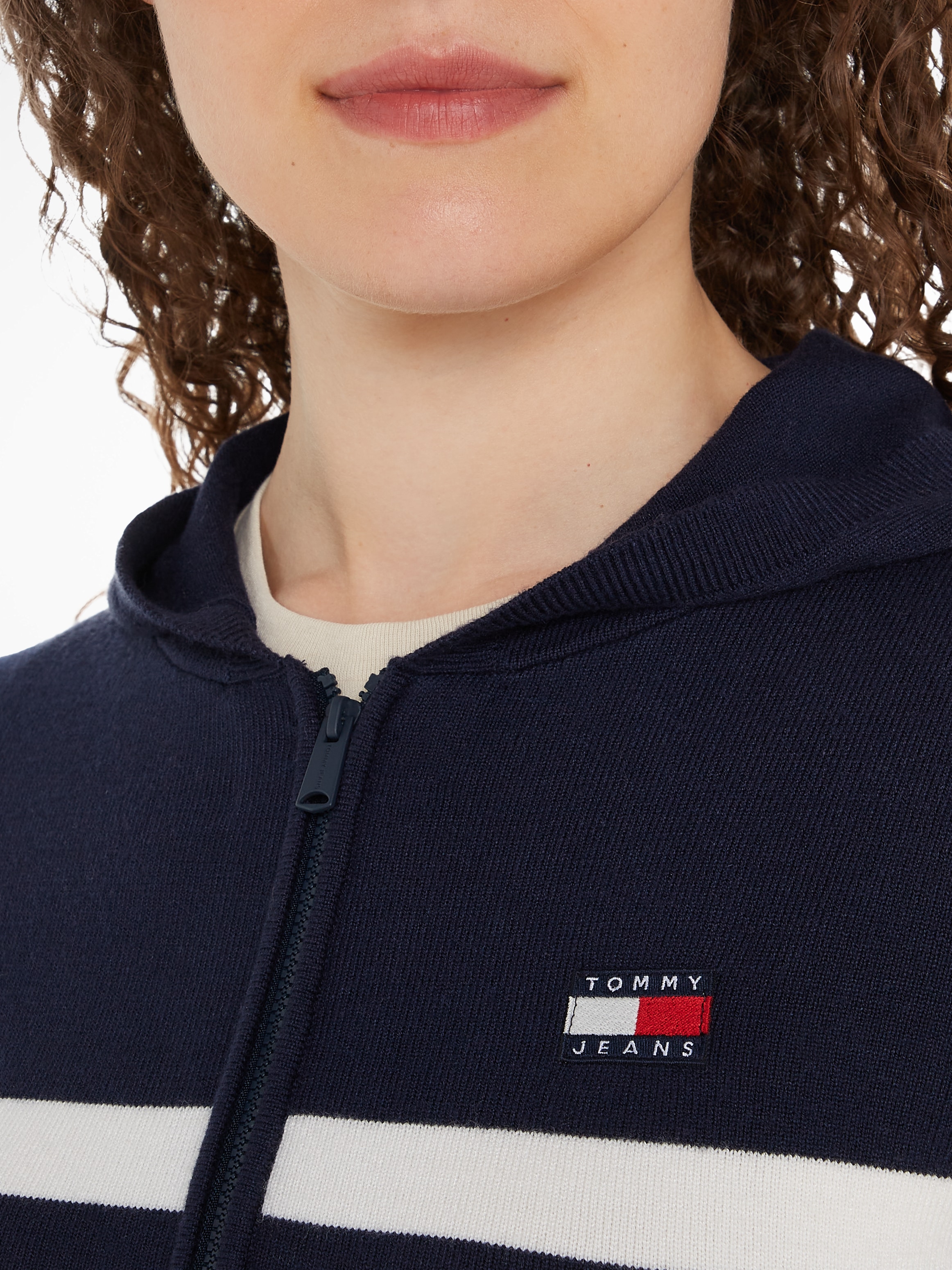 Tommy Jeans Sweatjacke »TJW STRIPE ZIP THRU BADGE HOOD«, mit Tommy Jeans Flagge