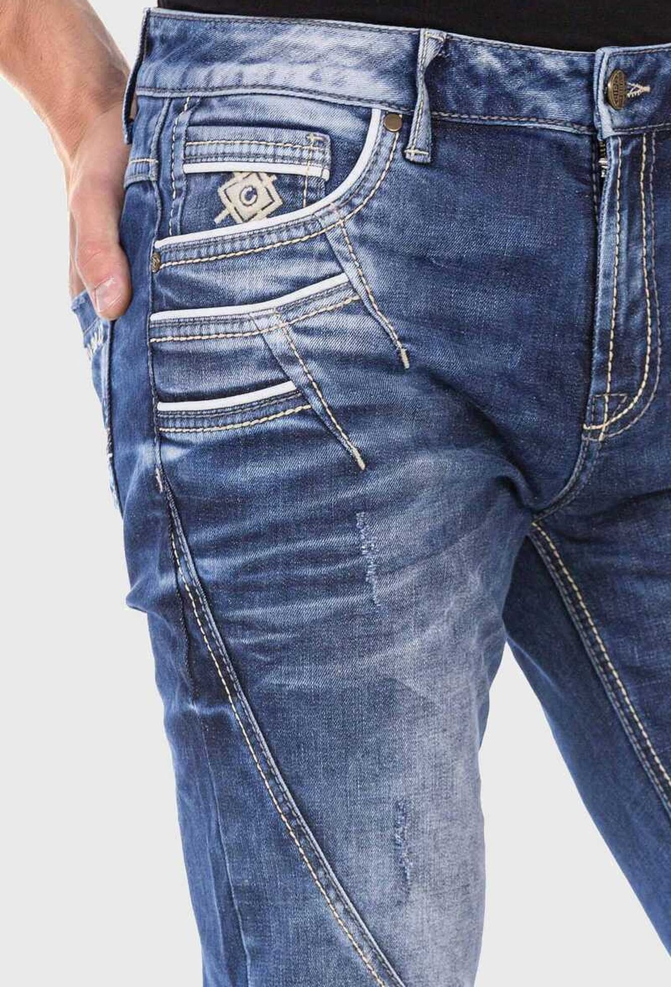 Cipo & Baxx Straight-Jeans »Cipo & Baxx Jeans« im trendigen Design