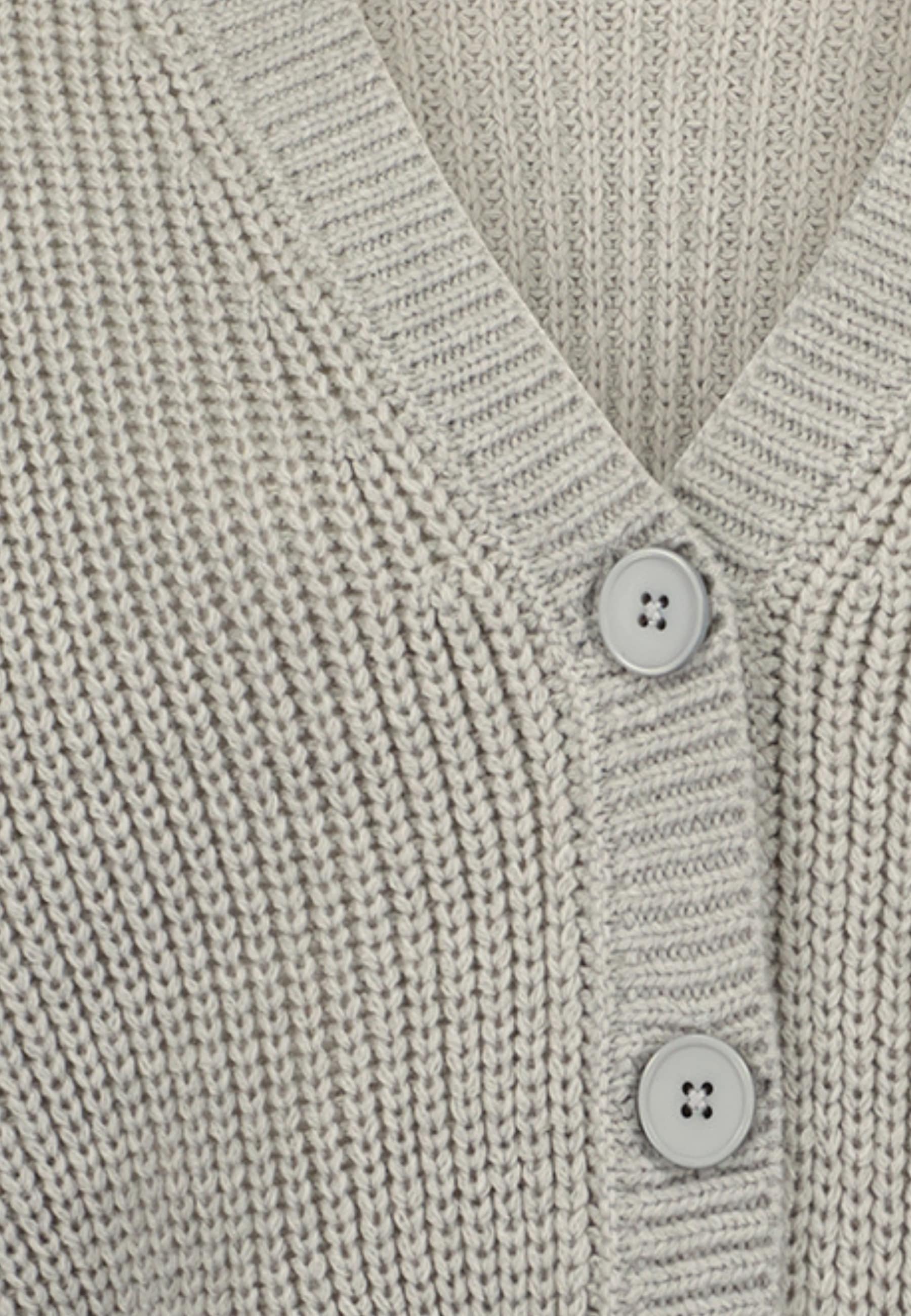 Blue Seven Cardigan in kurzer Form und mit V-Ausschnitt