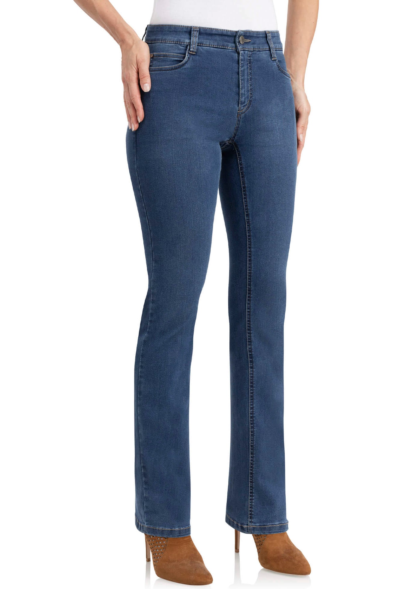 wonderjeans Bootcut-Jeans, Figurbetonte Form mit leicht ausgestelltem Bein