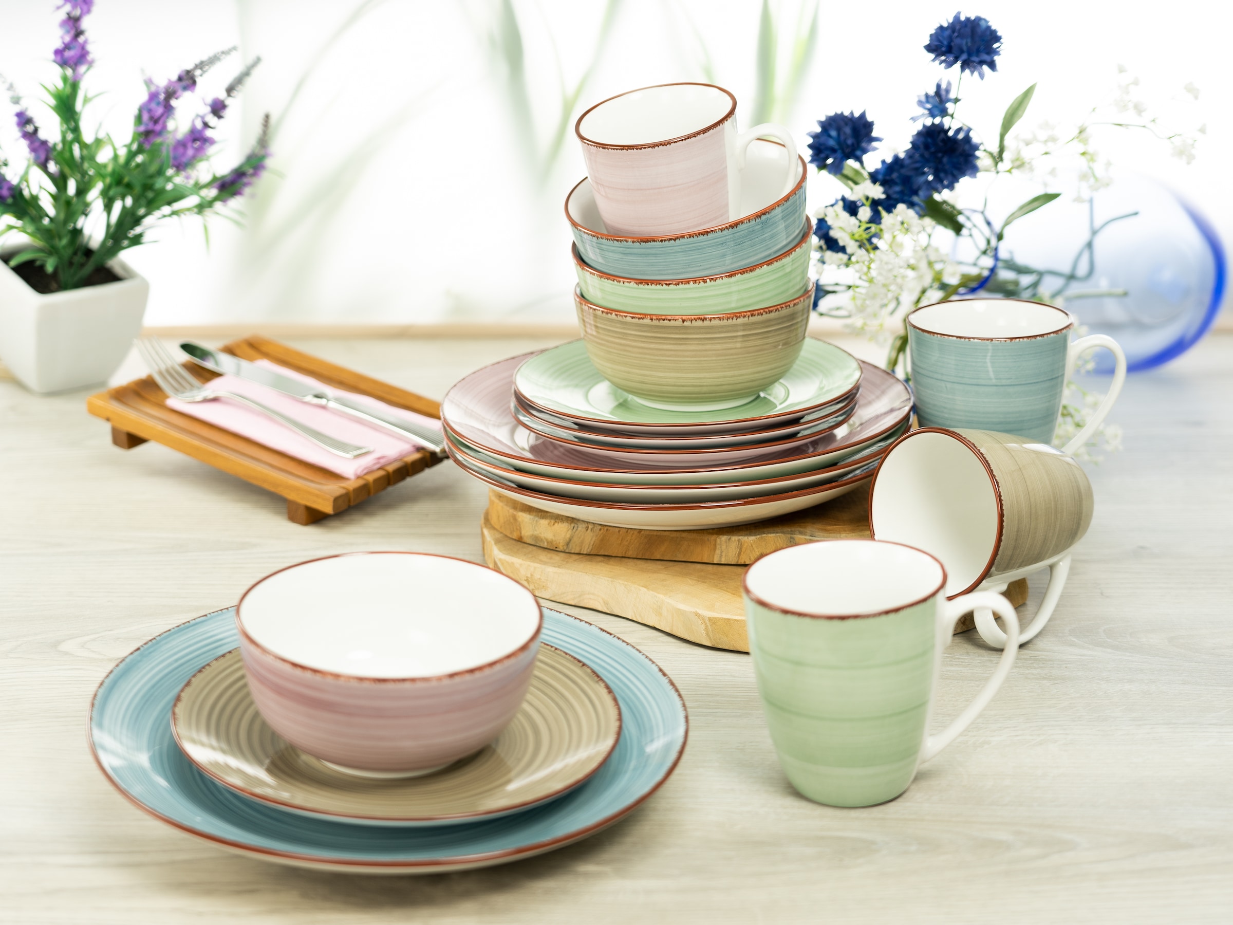 CreaTable Kombiservice »Geschirr-Set Samba«, (Set, 16 tlg., Kaffeeservice und Tafelservice im Set, für 4 Personen), Service, handgemalter Spiraldekor, 16 Teile, für 4 Personen