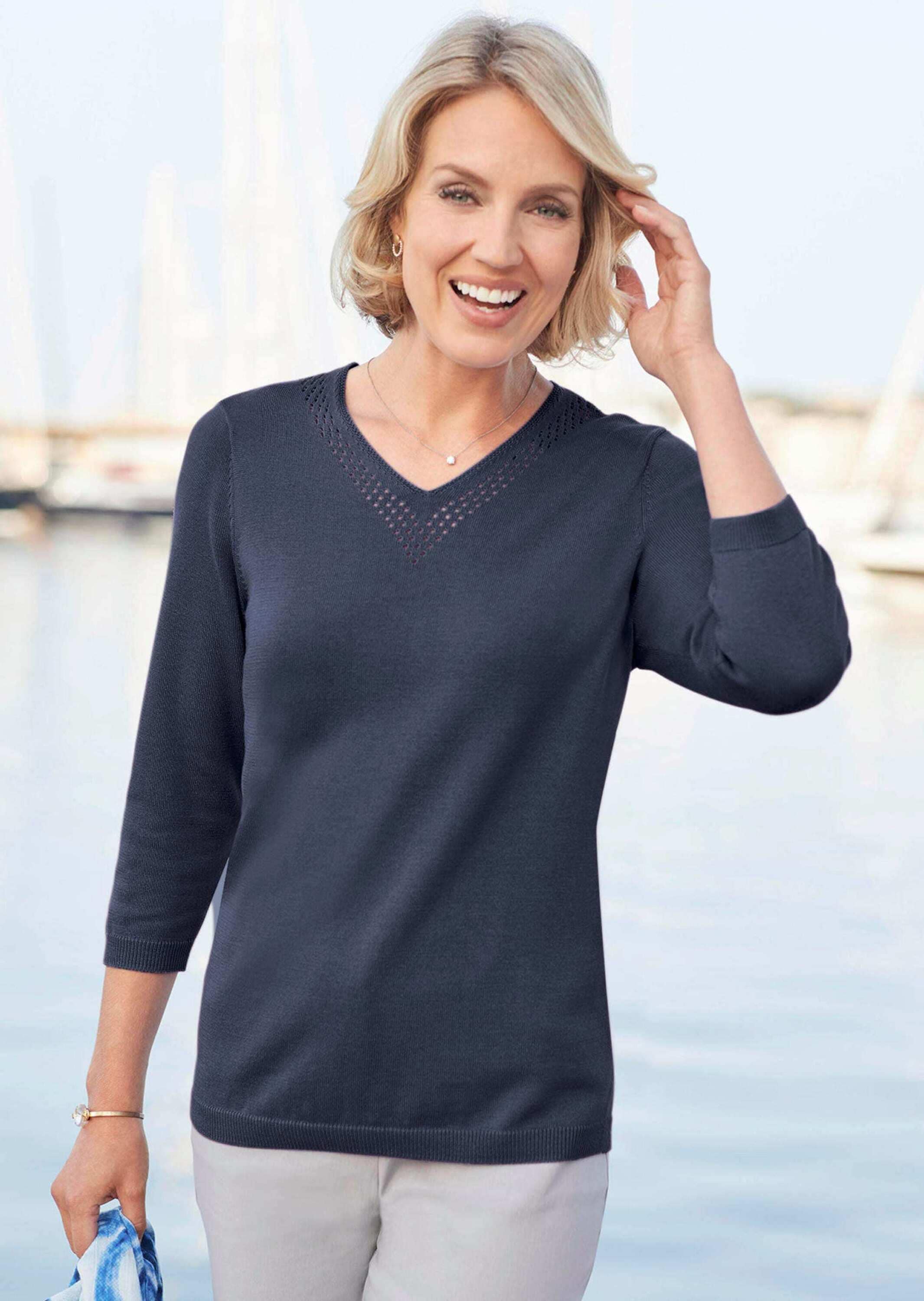 GOLDNER Rundhalspullover »Kurzgröße Pullover mit V-Ausschnitt« Mit hübschen Ajourdetails am V-Ausschnitt