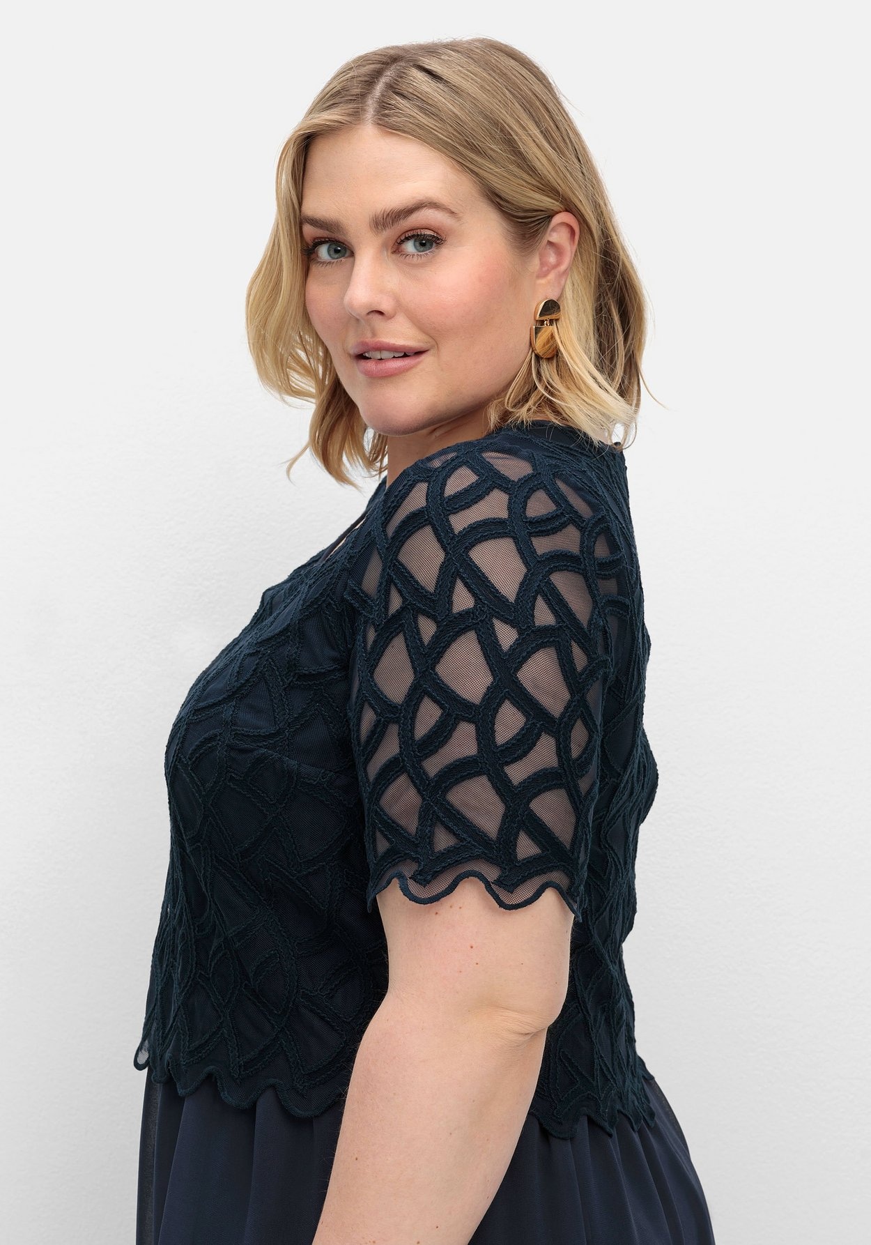 Sheego Abendkleid »Cocktailkleid aus Chiffon aus Chiffon, mit Zierbortenstickerei«
