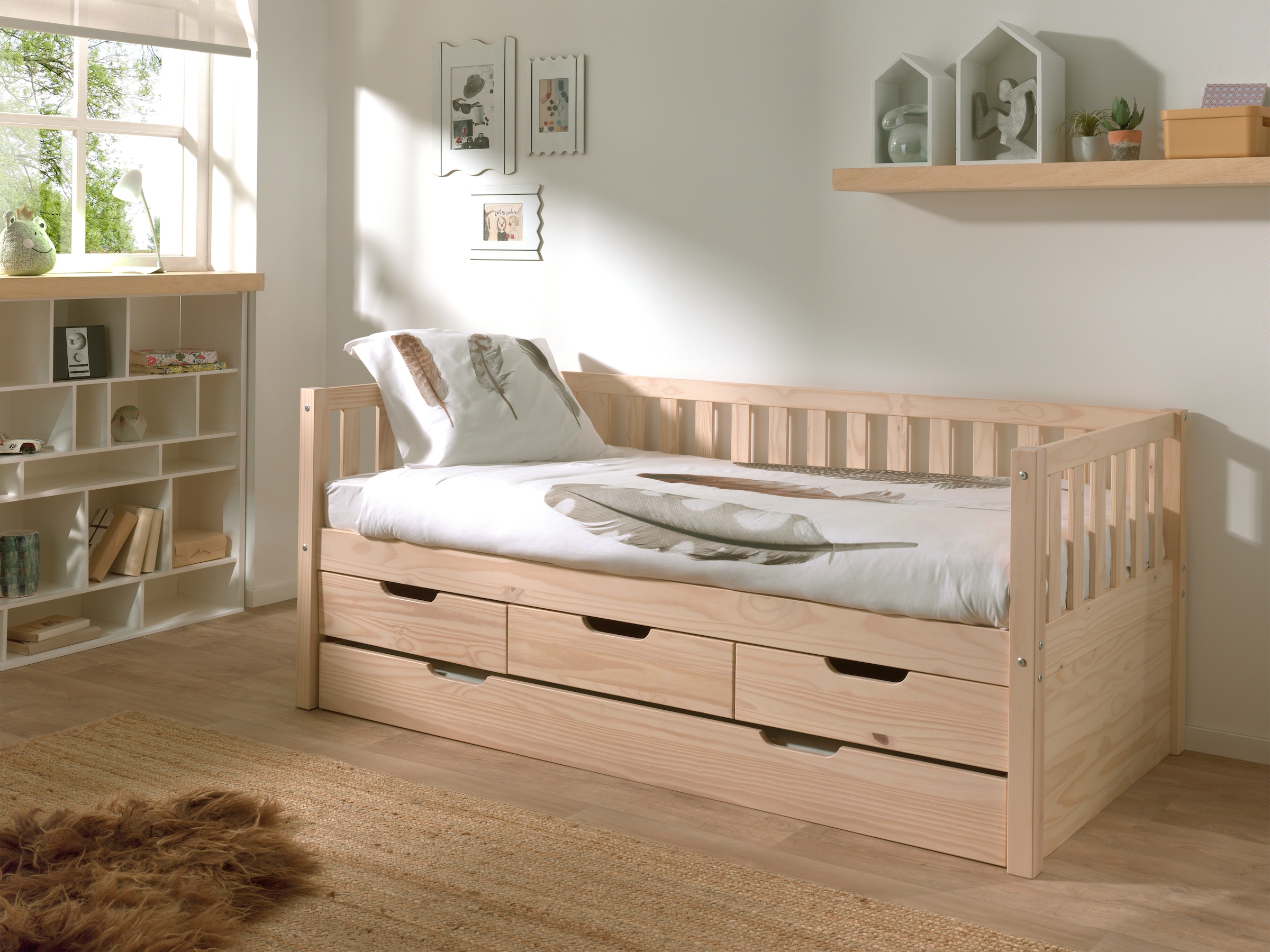 Vipack Einzelbett »mit Schubladen, Kiefer massiv, viel Stauraum und zeitloses Design«, (B/H/T ca. 211,2x85,5x97,8cm, Ausf. Milky Pine oder Weiß), inkl. Rolllattenrost, mit oder ohne Bettschublade