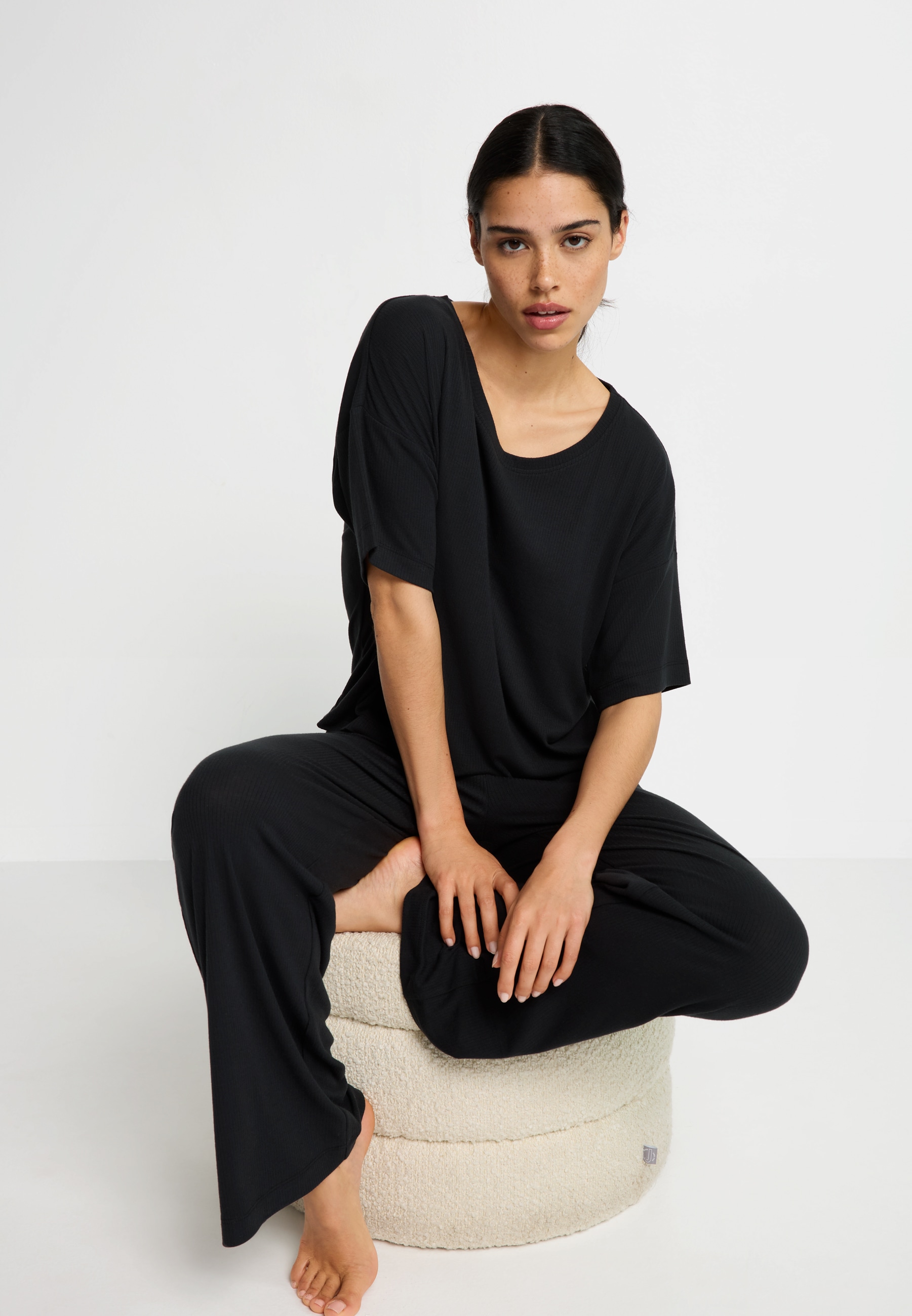 LSCN by LASCANA Pyjama Set, 2-teilig, 2 Stk. mit kleiner Zierknopfleiste an der Hose