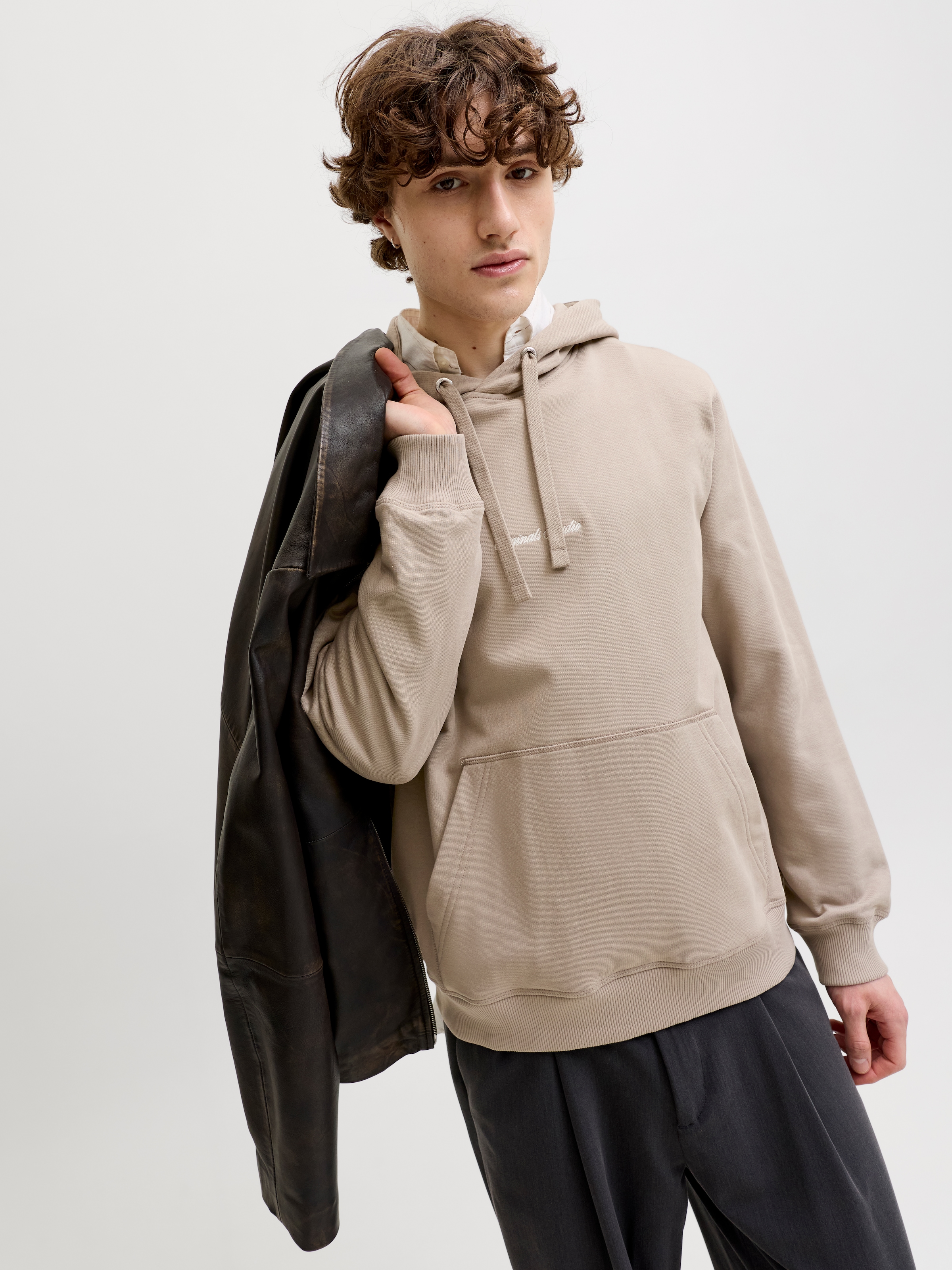Jack & Jones Kapuzensweatshirt »JORNORREBRO EMB SWEAT HOOD NOOS«, mit Logo Print
