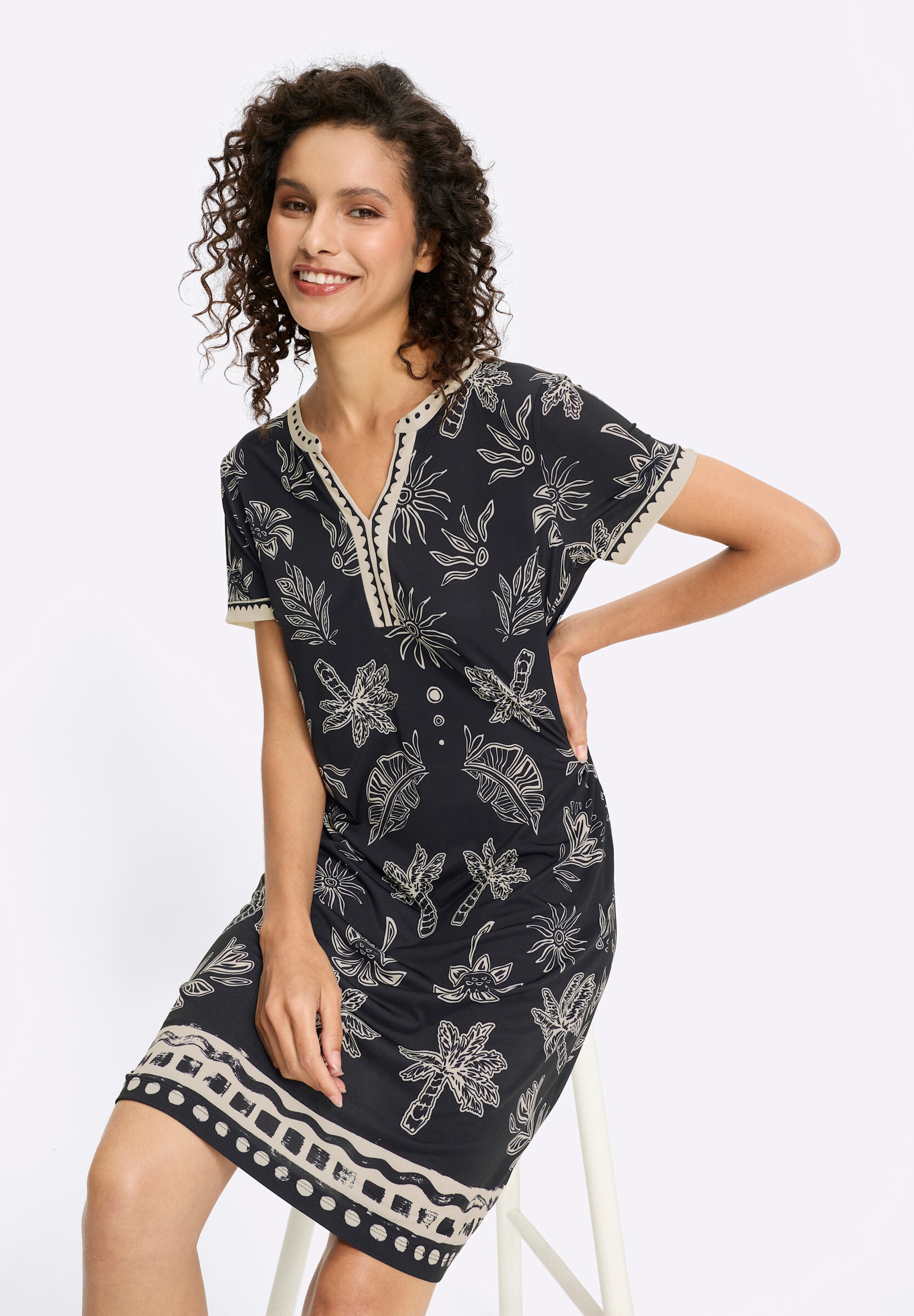heine Sommerkleid »Jersey-Kleid Jerseykleid mit Palmen-Print« Nahttasche
