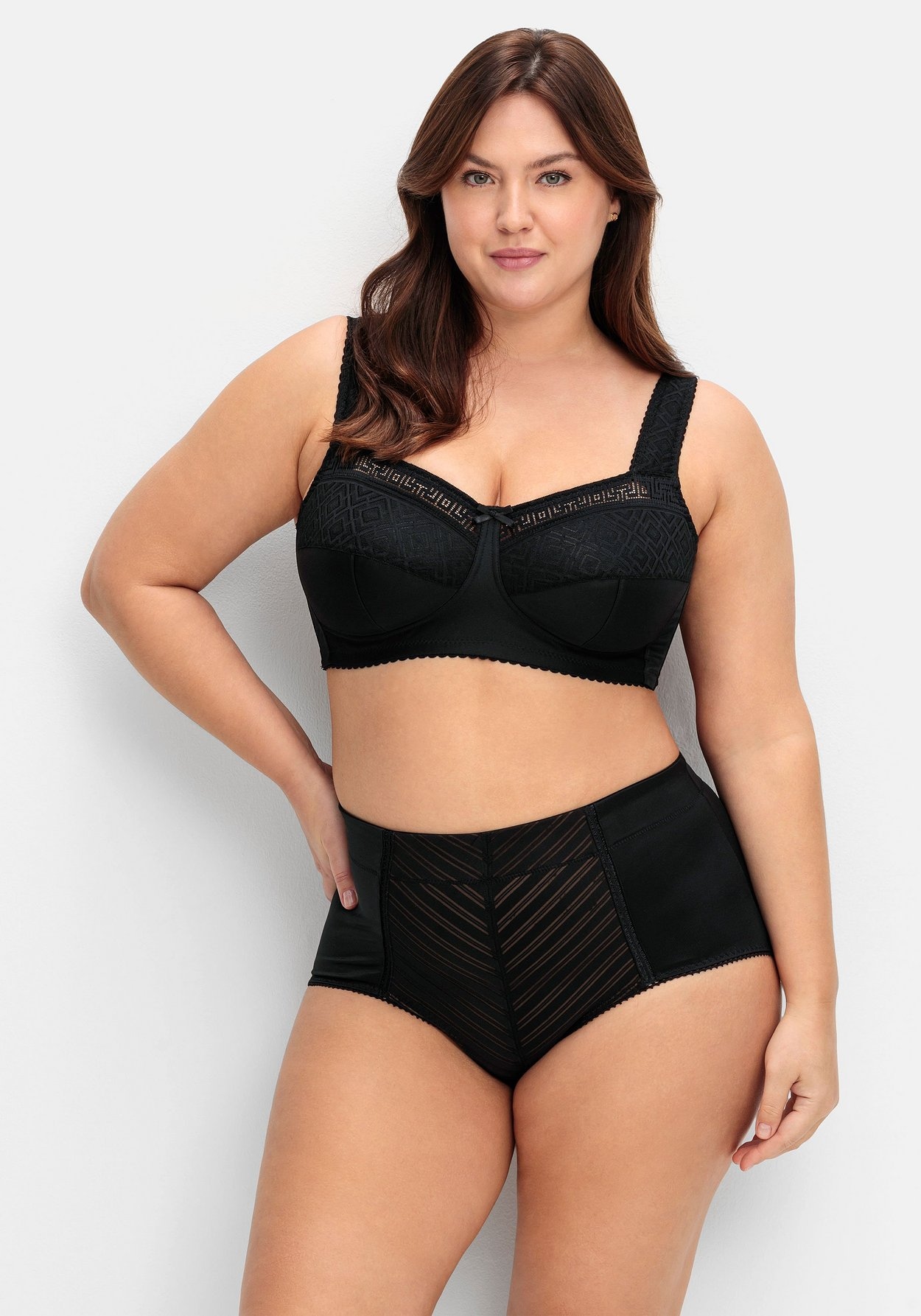 Sheego High-Waist-Slip »Shaping-Formslip mit Spitzendetails und Shapingeffekt«