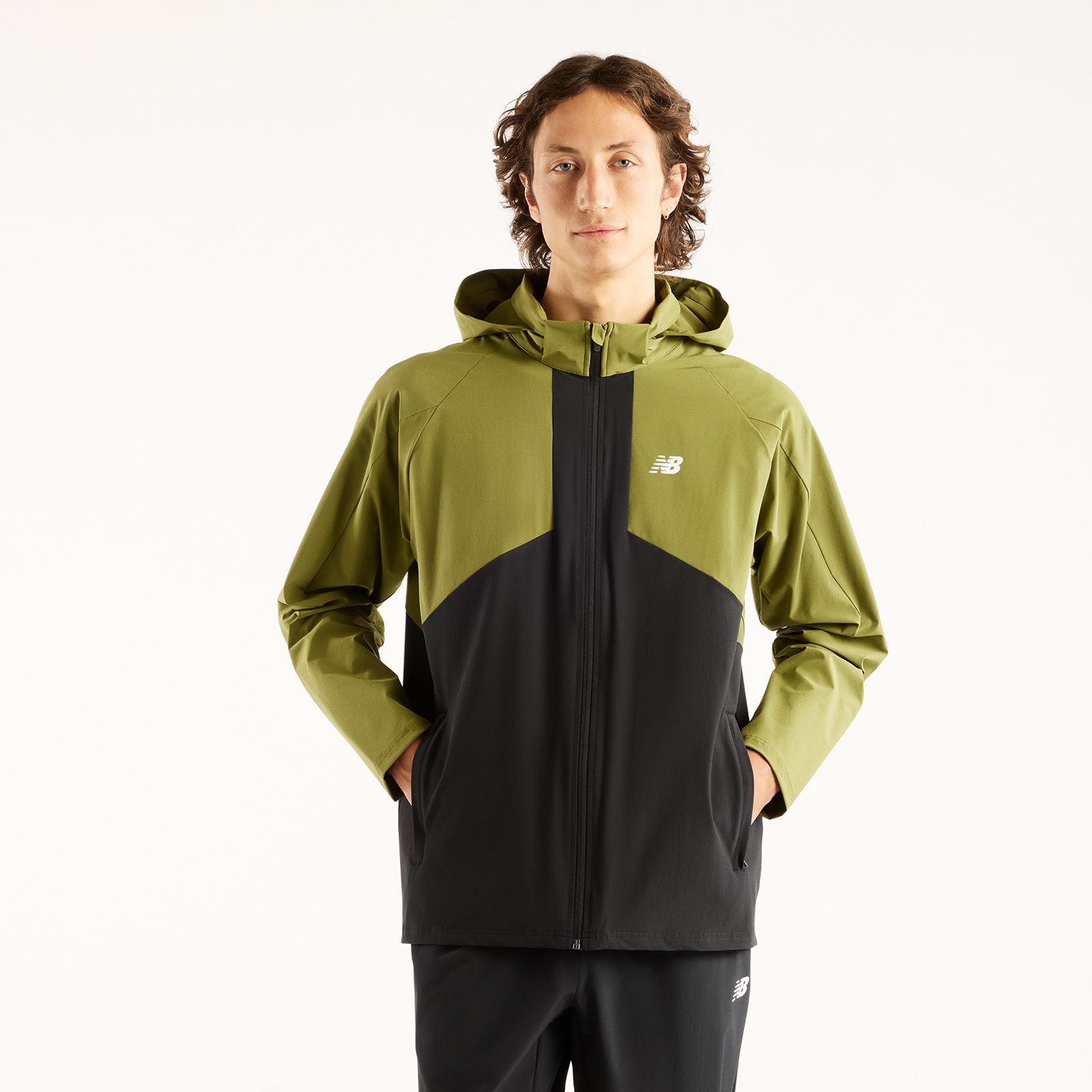 New Balance Trainingsjacke »UTILITY STRETCH WOVEN JACKET« Trainingsjacke für Fitness und sportliche Aktivitäten