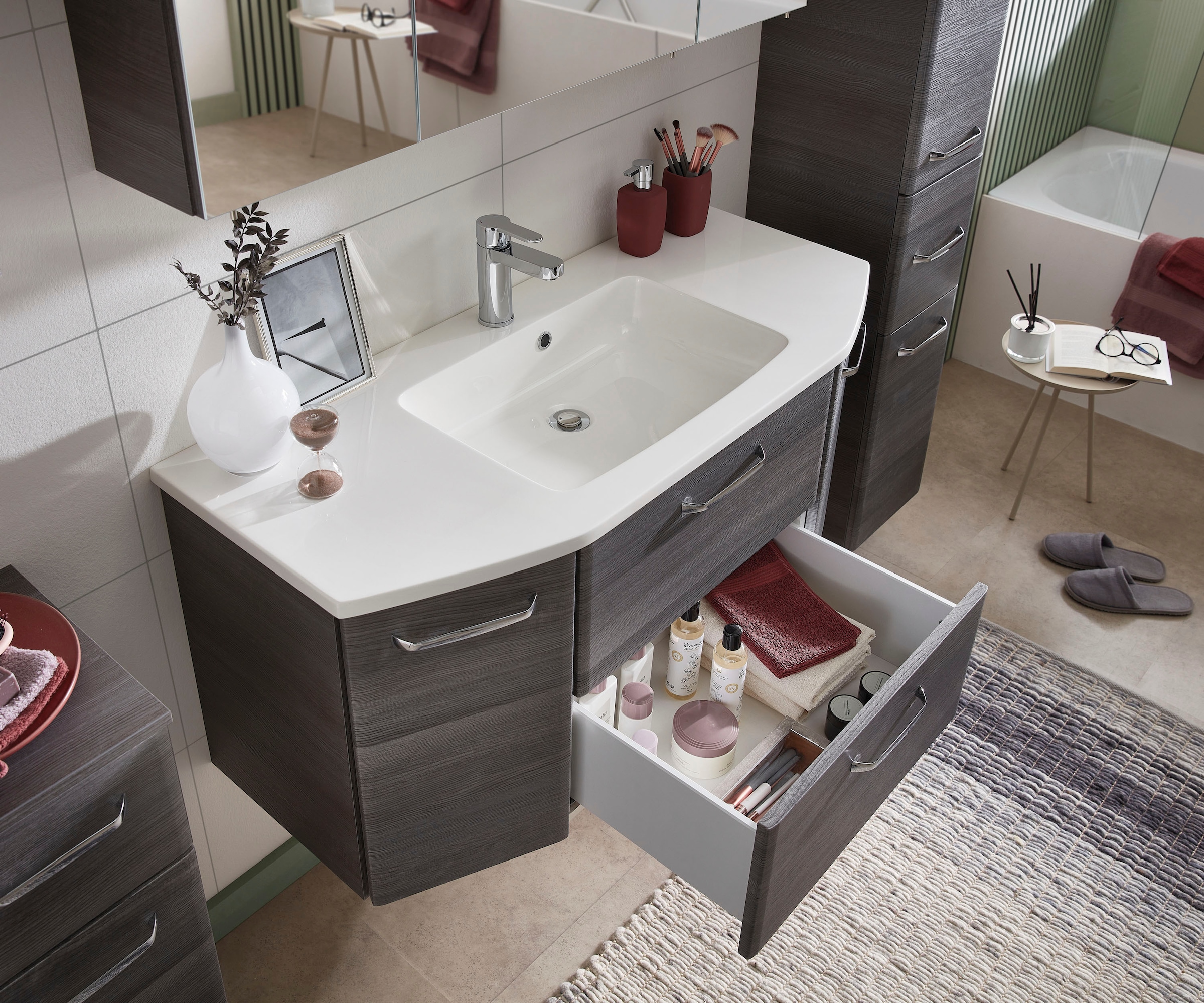 Saphir Badmöbel-Set »Quickset 2-teilig, Mineralmarmor-Waschtisch mit LED-Spiegelschrank«, (2 St.), Badezimmer Set inkl. Türdämpfer, 5 Türen, 1 Klappe, 1 Schublade