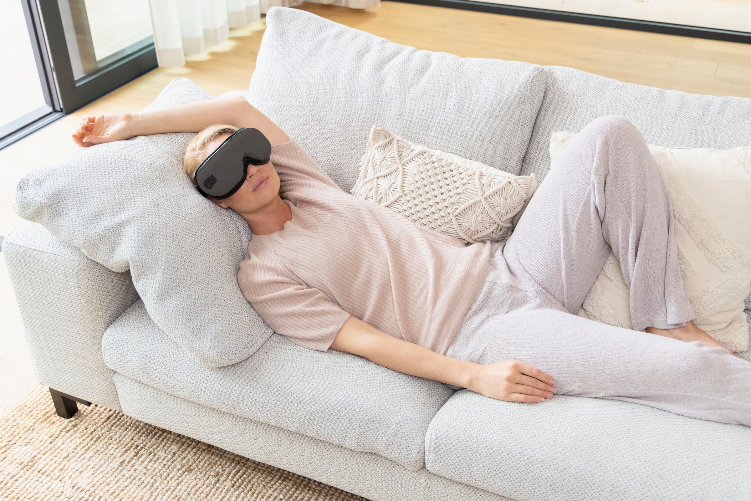 Medisana Gesichtsmassagegerät »EM 150« Luftkompressions-/Vibrationsmassage, Muskelentspannung, Wärmefunktion