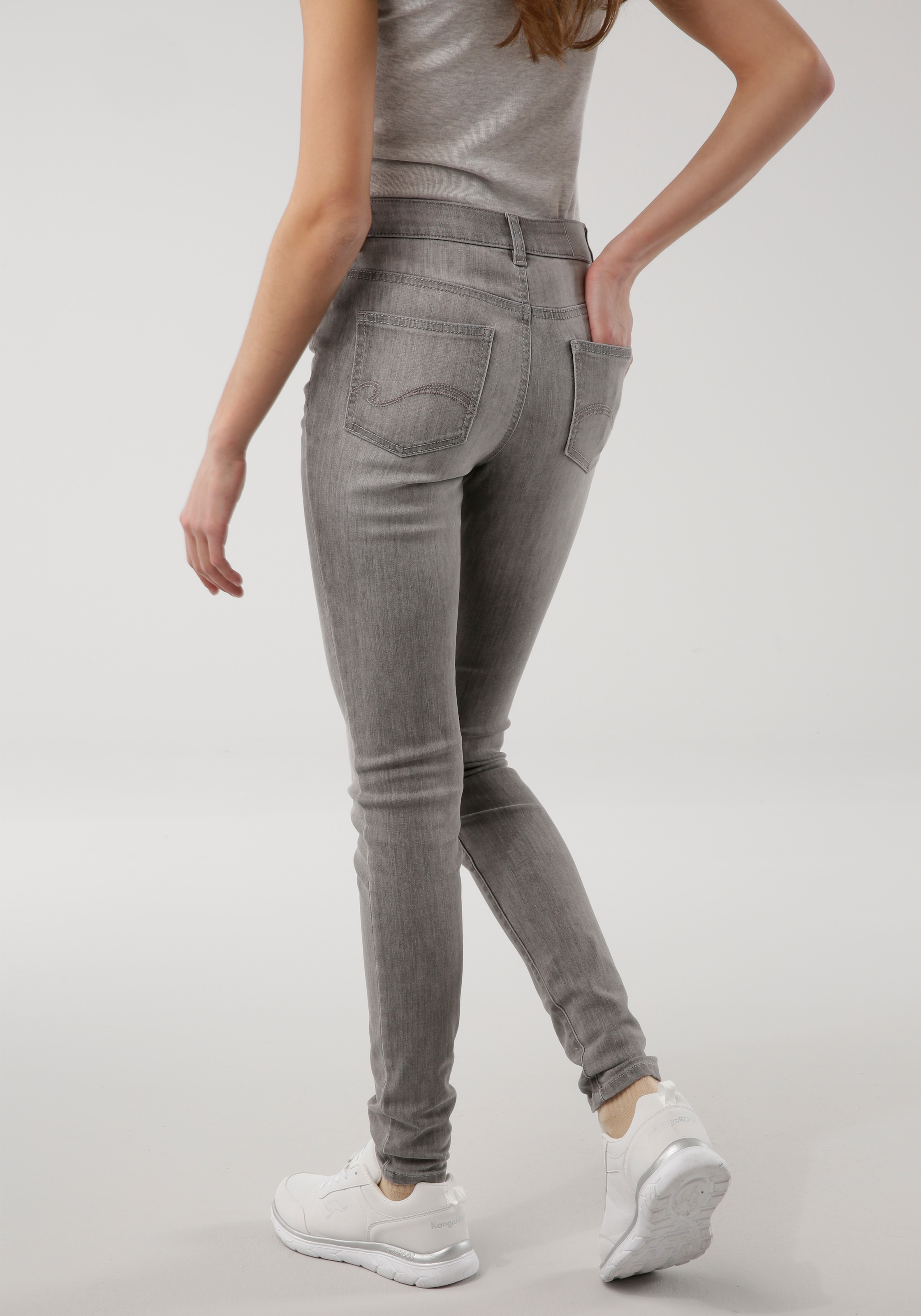 »SUPER RISE«, bei ♕ HIGH used-Effekt 5-Pocket-Jeans SKINNY mit KangaROOS