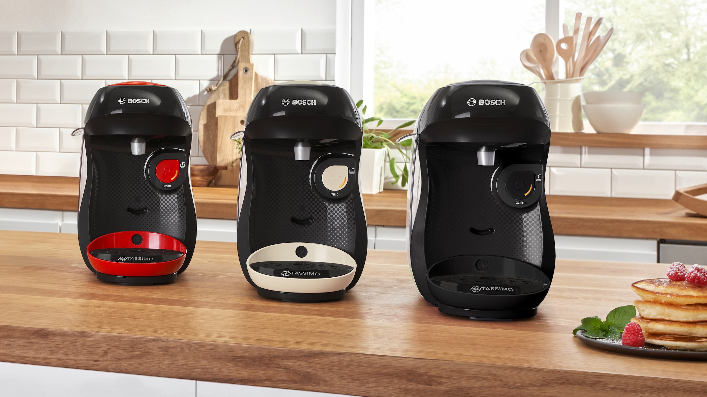 TASSIMO Kapselmaschine »happy friendly TAS102E, über 70 Getränke, platzsparend«, nachhaltig, geeignet für alle Tassen, Wassertank 0,7 L, schwarz