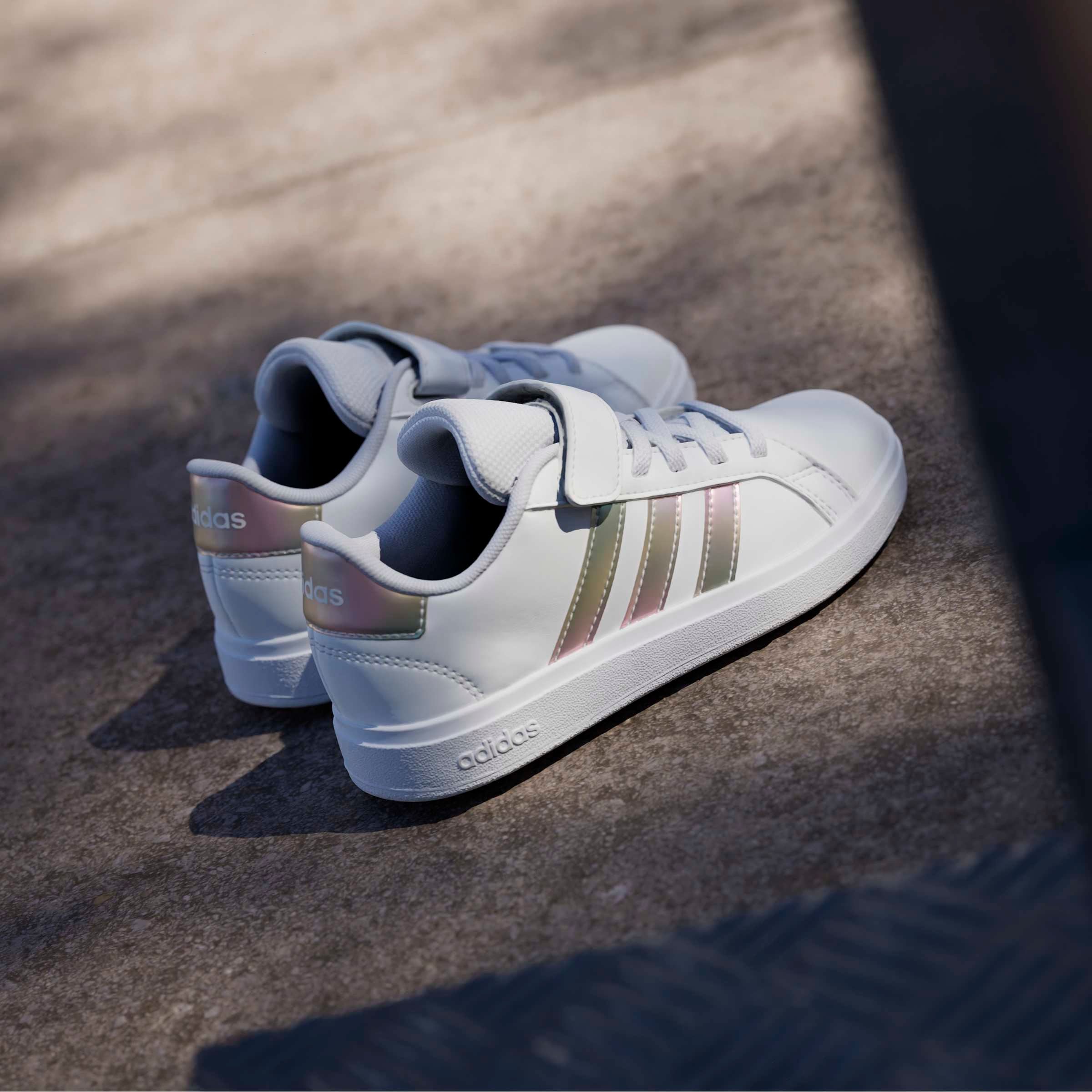 adidas Sportswear Klettschuh »GRAND COURT 2.0 KIDS«  Design auf den Spuren des adidas Superstar