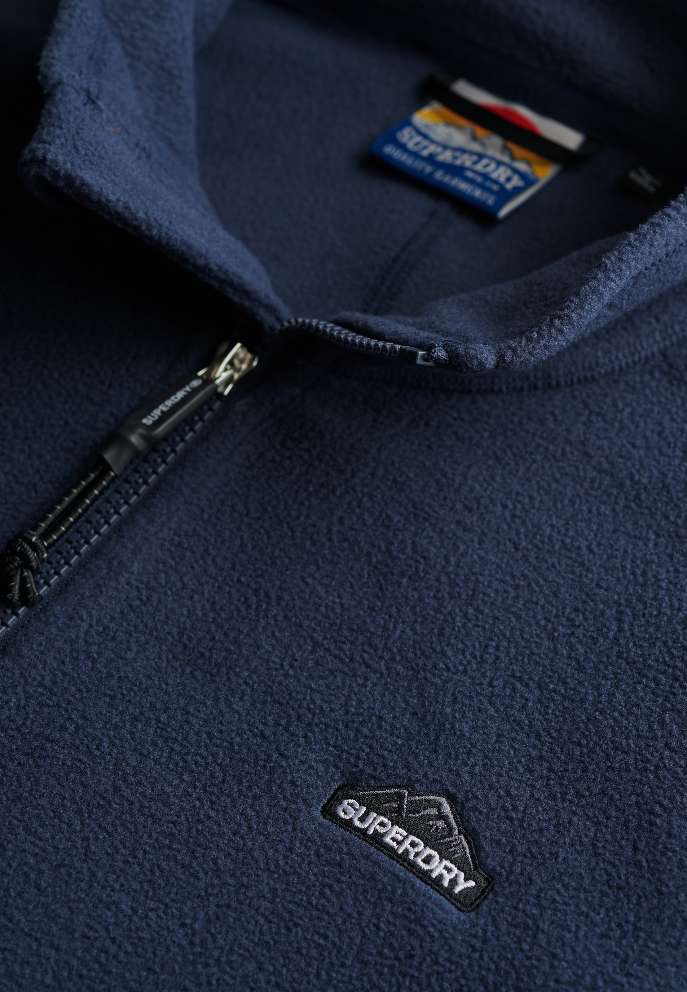 Superdry Fleecejacke »POLAR FLEECE FULL ZIP« mit Kapuze mit Markenlabel, aus Polyester und Kunstfaser, Relaxed Fit, hüftlang