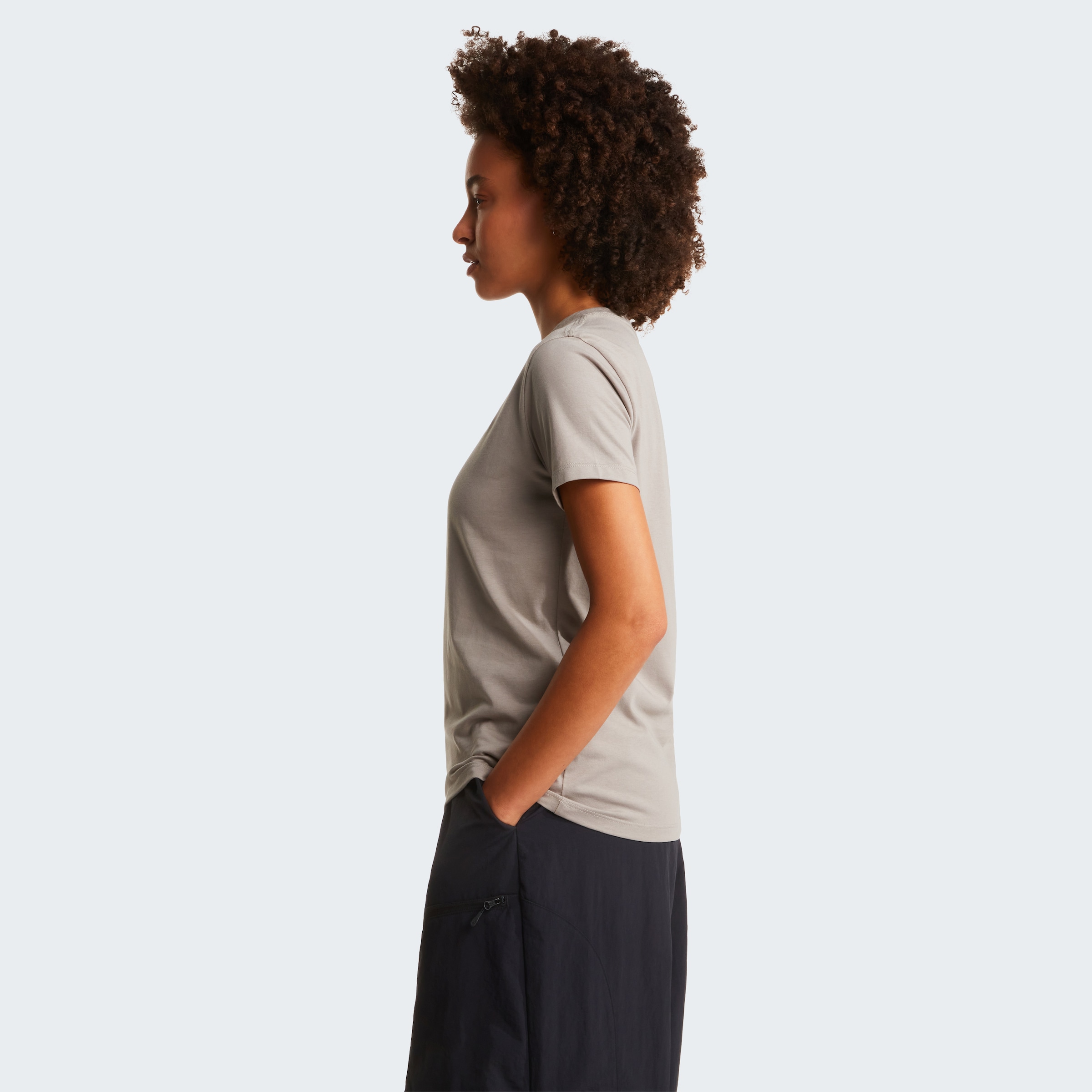 The North Face T-Shirt »W EVOLUTION SIMPLE DOME SLM SHORT SLEEVE« schmaler Schnitt, Kurzarm, für Wandern und Outdoor-Aktivitäten