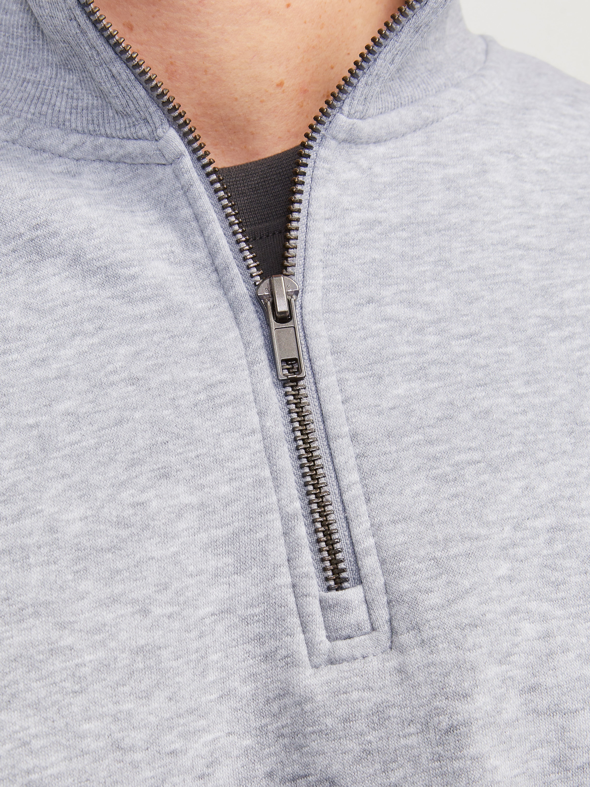 Jack & Jones Sweatshirt »JJEBRADLEY SWEAT HALF ZIP NOOS«, mit Troyer Kragen