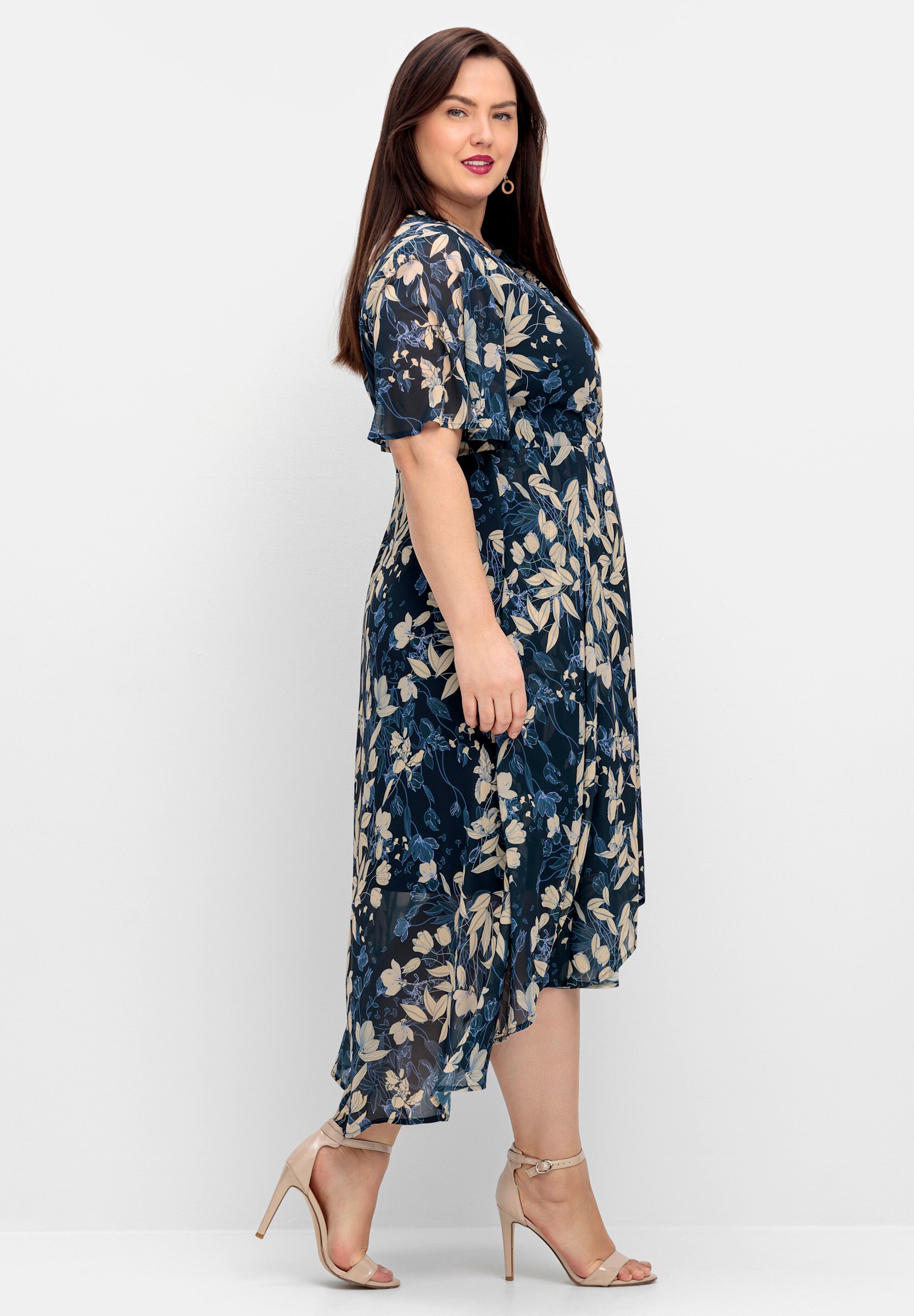 Sheego Sommerkleid »Abendkleid Chiffonkleid in Wickeloptik, mit Blätterprint« Ohne Taschen aus Chiffon, in Wickeloptik