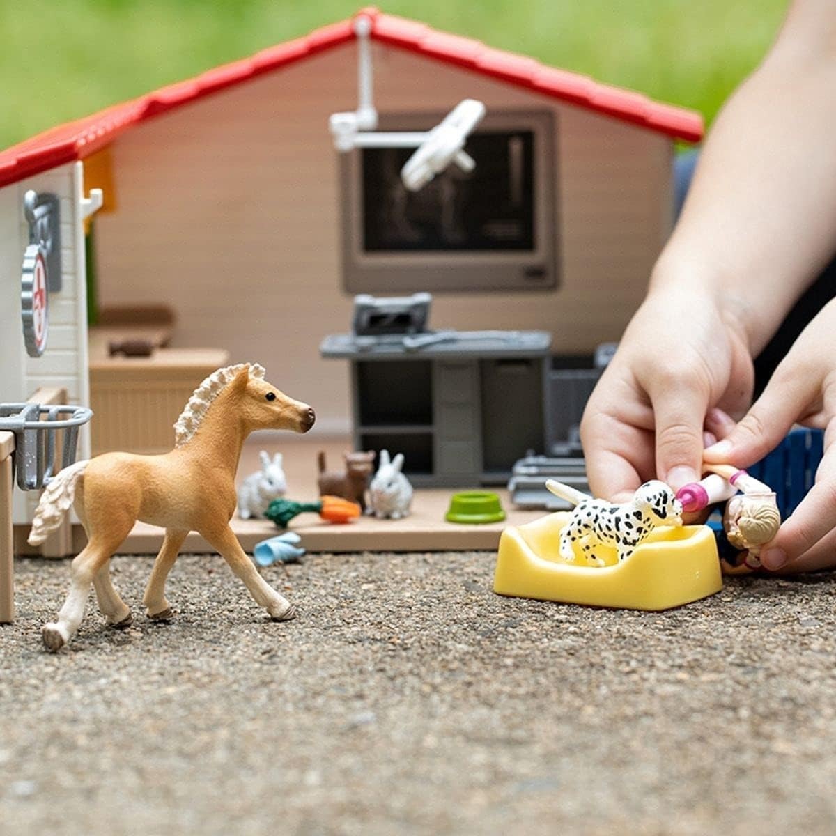 Schleich® Spielwelt »FARM WORLD, Tierarzt-Praxis mit Haustieren (42502)« Made in Europe