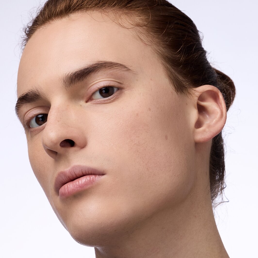 Catrice Concealer »Instant Bright Serum Concealer« Langhaltend, mittlere Deckkraft, leichte Textur, spendet Feuchtigkeit.