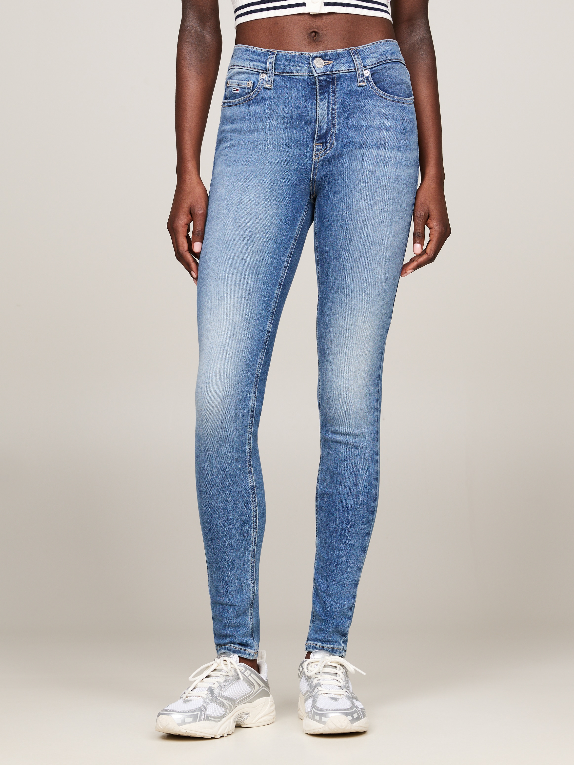 Tommy Jeans Skinny-fit-Jeans »Nora Mid Rise Skinny Fit«, mit Waschung, Logo-Badge