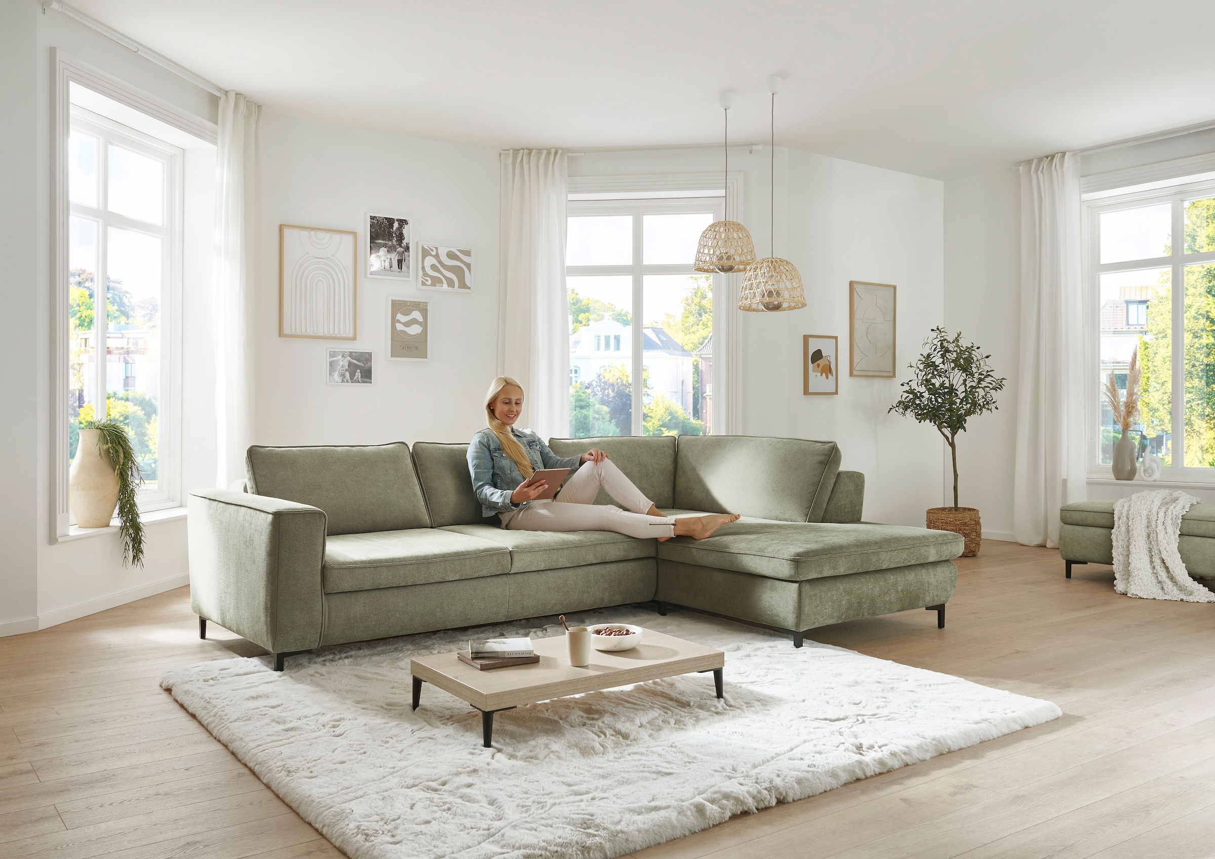 Die PlanBar Ecksofa »MP-IN24153, L-Form, Breite 289 cm« wahlweise mit Schlaffunktion und verstellbaren Kopfstützen