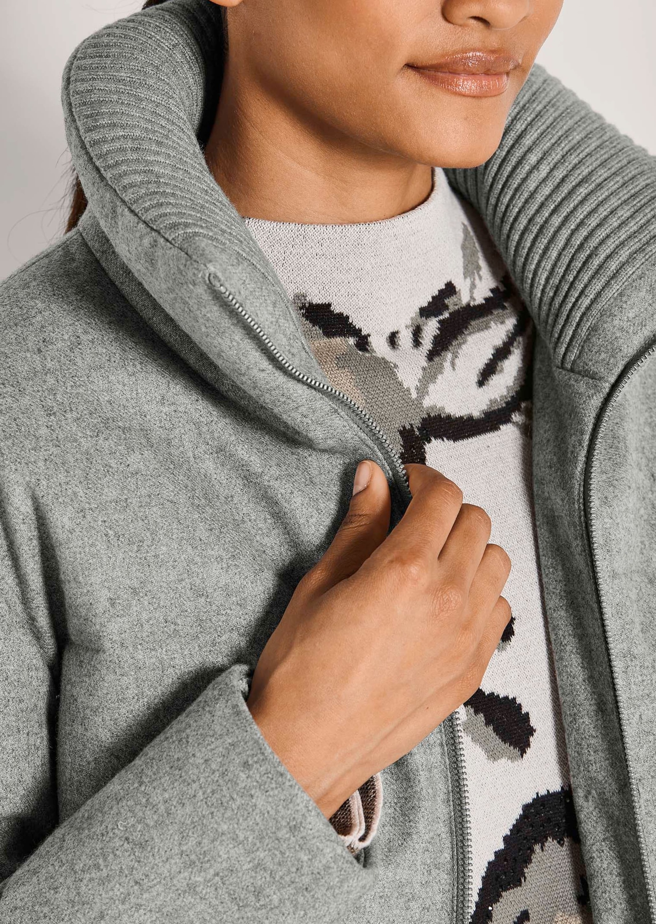 MADELEINE Kurzjacke »Steppjacke Urbaner Chic für kalte Tage« hoher Wollanteil, Rippstrick in der Krageninnnseite