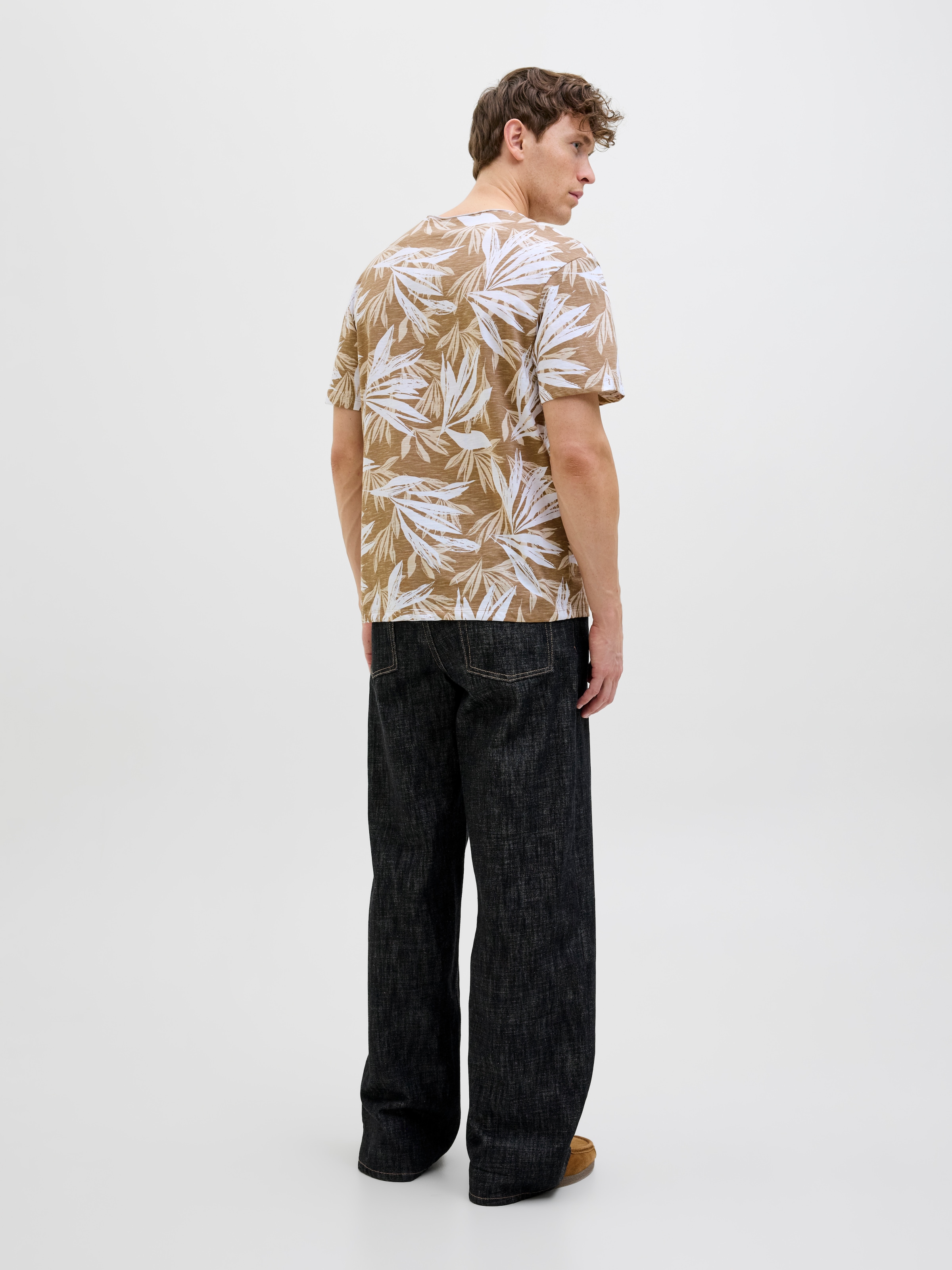 Jack & Jones Rundhalsshirt »JJEBRYAN AOP TEE S/S O-NECK NOOS«, mit All-Over Print
