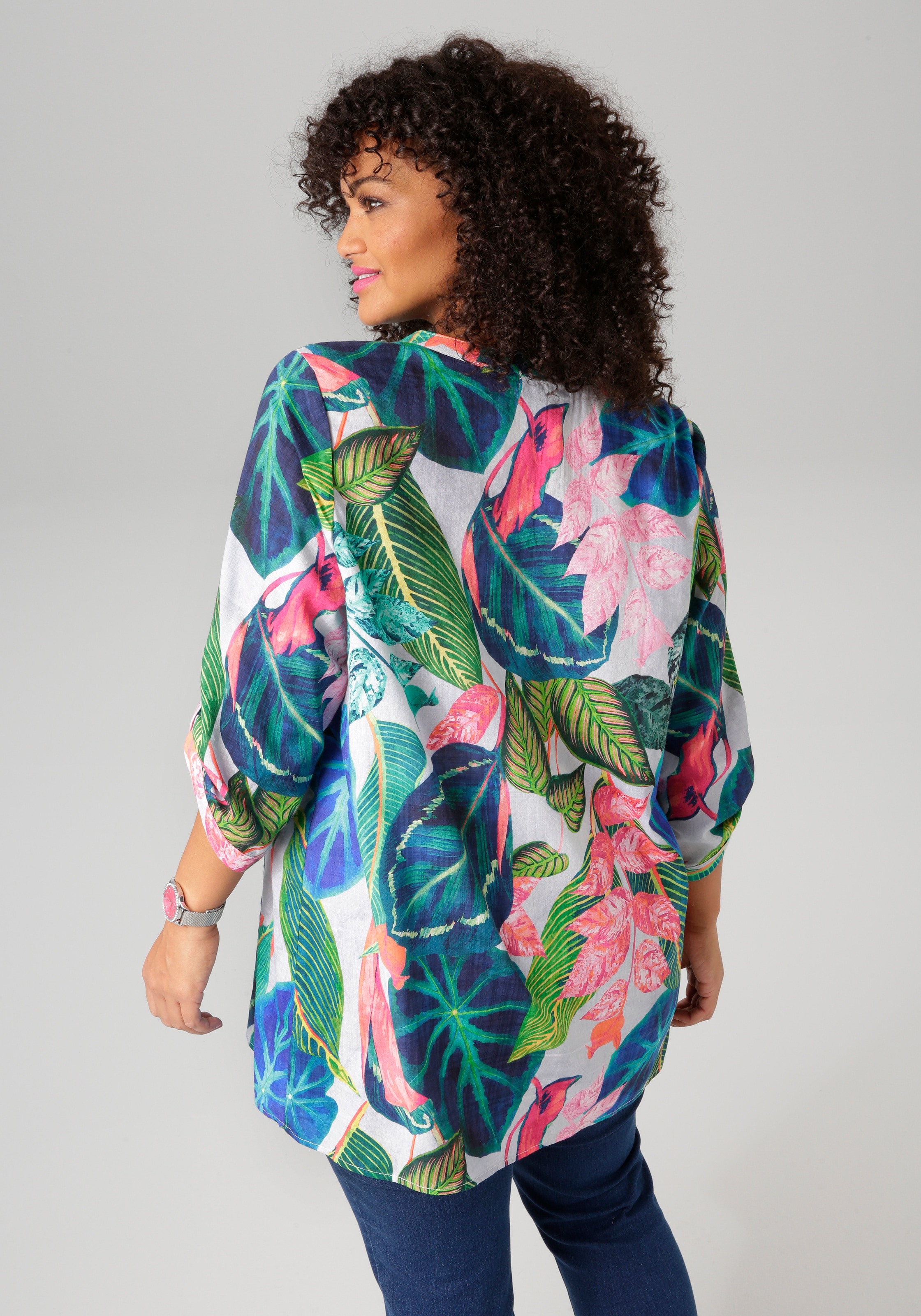 Aniston PLUS Longbluse, mit großflächigen, tropischen Blättern bedruckt - NEUE KOLLEKTION