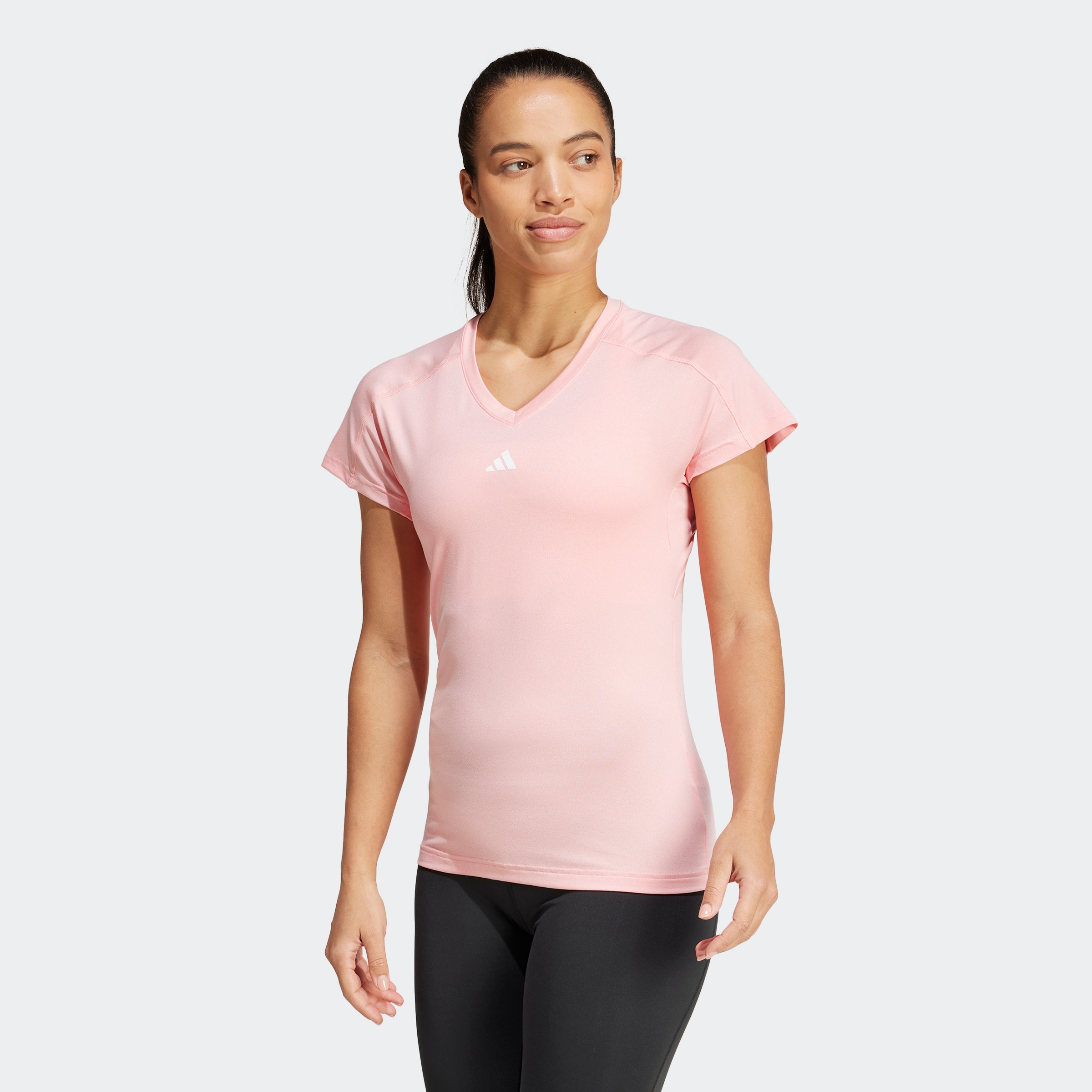 adidas Performance T-Shirt »TR-ES MIN T«, Trainingsshirt, feuchtigkeitsabsorbierend mit V Ausschnitt