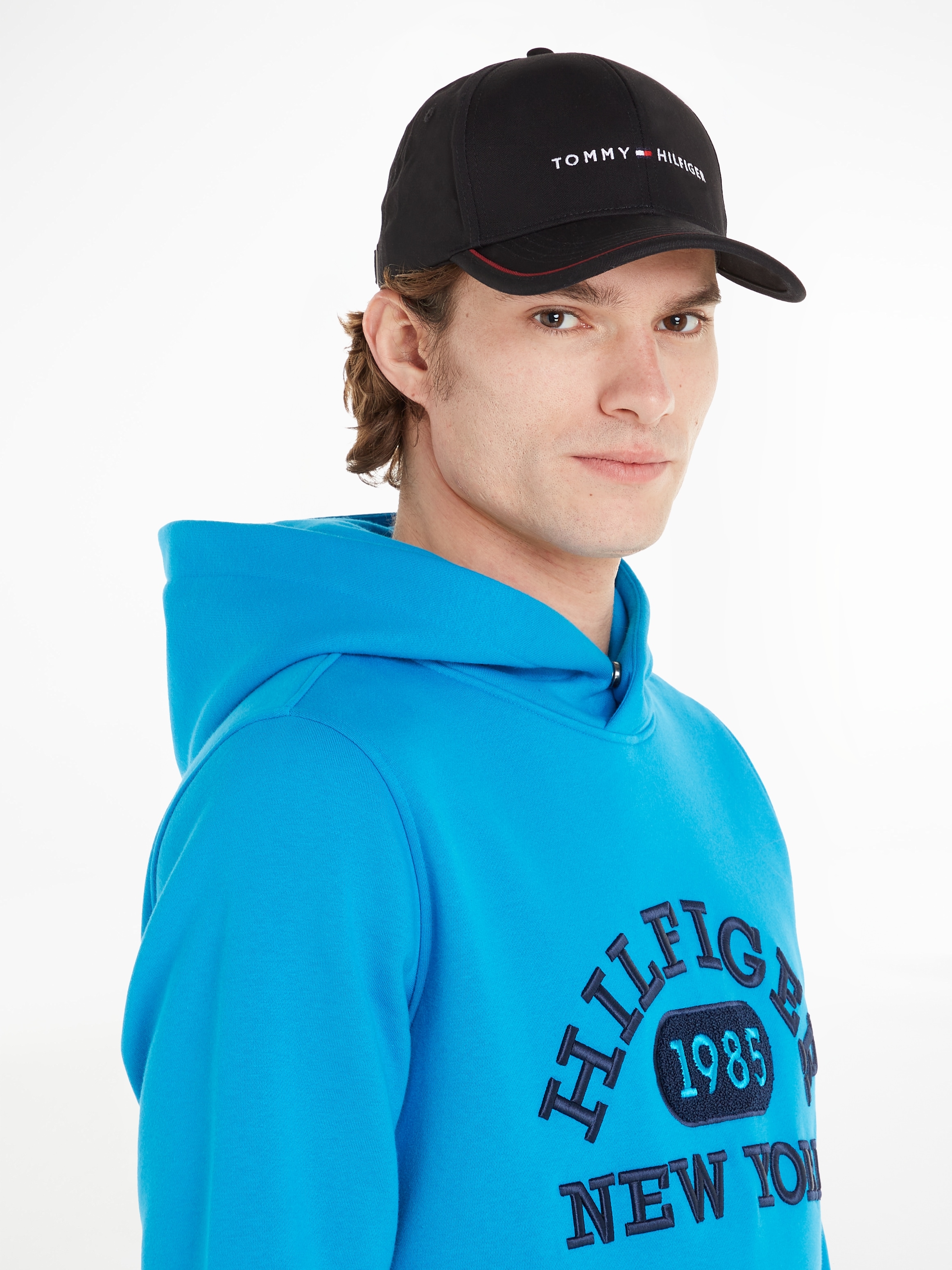 Tommy Hilfiger Cap »TH online Logo-Branding Baseball bei CAP«, UNIVERSAL SKYLINE mit
